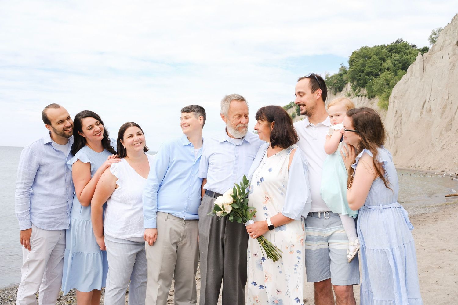 Large family photoshoot at Scarborough Bluffs, photographer toronto, greater toronto area, family, majestystudios by Nadia, outdoor photos