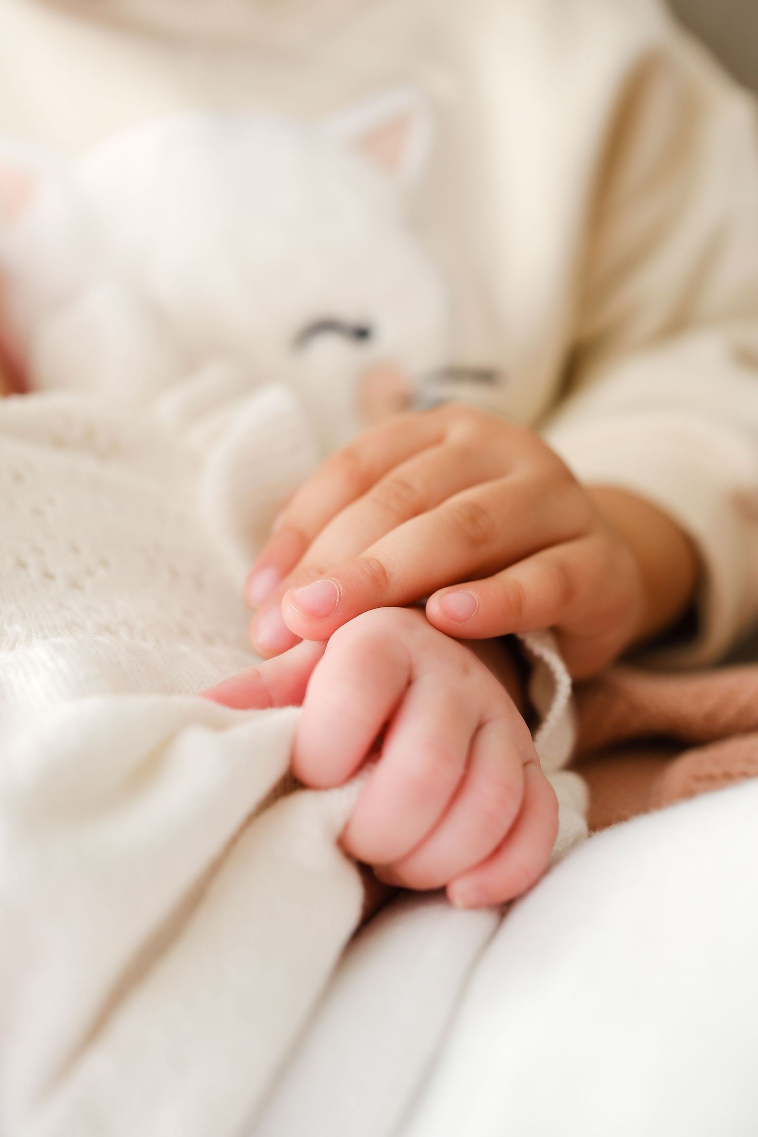 newborn photographer Toronto, majestystudios, greater toronto area, family, newborn portraits, lifestyle, home session, Nadia, close up hand