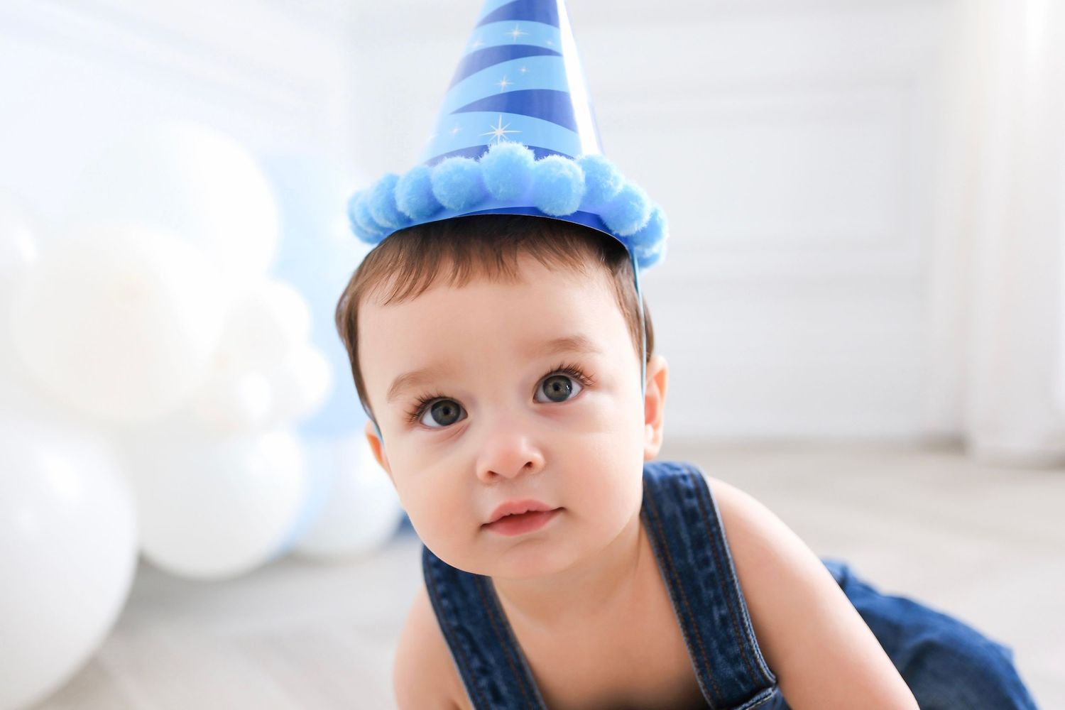 Portrait 1 year old birthday, family photographer Toronto, family portraits, Nadia, GTA, majestystudios, event, birthday, cake smash photos