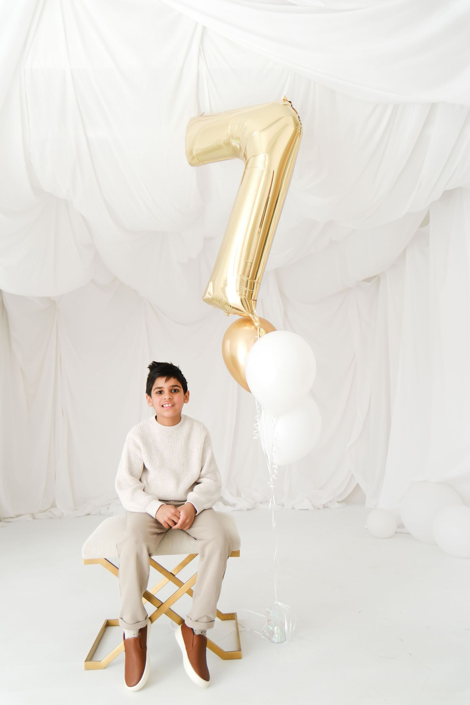 Family portrait 7 year old birthday, family photographer Toronto, family portraits, Nadia, GTA, majestystudios, event, birthday, cake smash