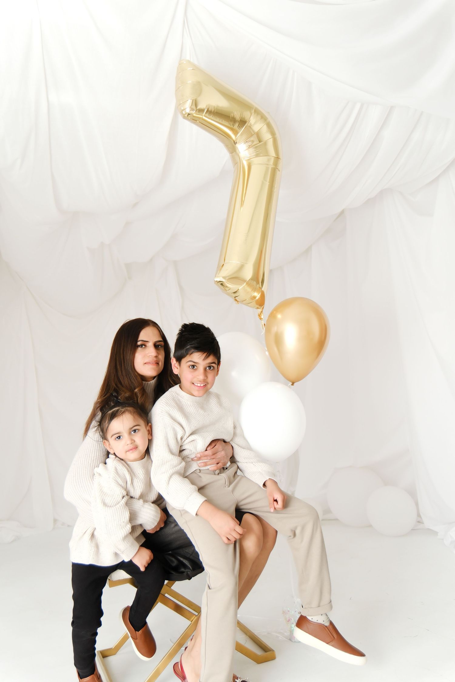 Family portrait 7 year old birthday, family photographer Toronto, family portraits, Nadia, GTA, majestystudios, event, birthday, cake smash