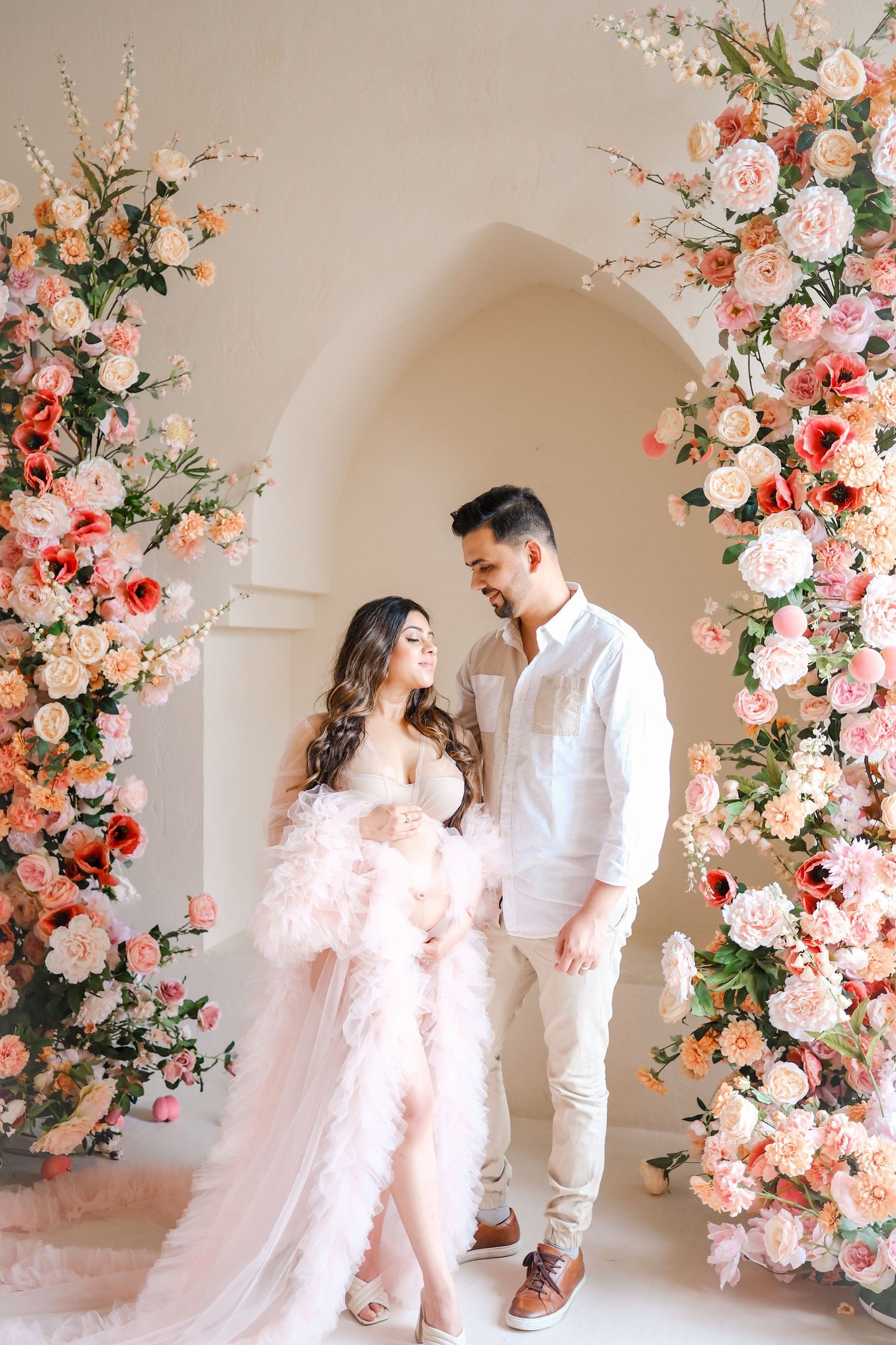 Maternity photo under floral arch Maternity photographer Toronto, family portraits, Nadia, GTA, maternity dress, Majestystudios, couple
