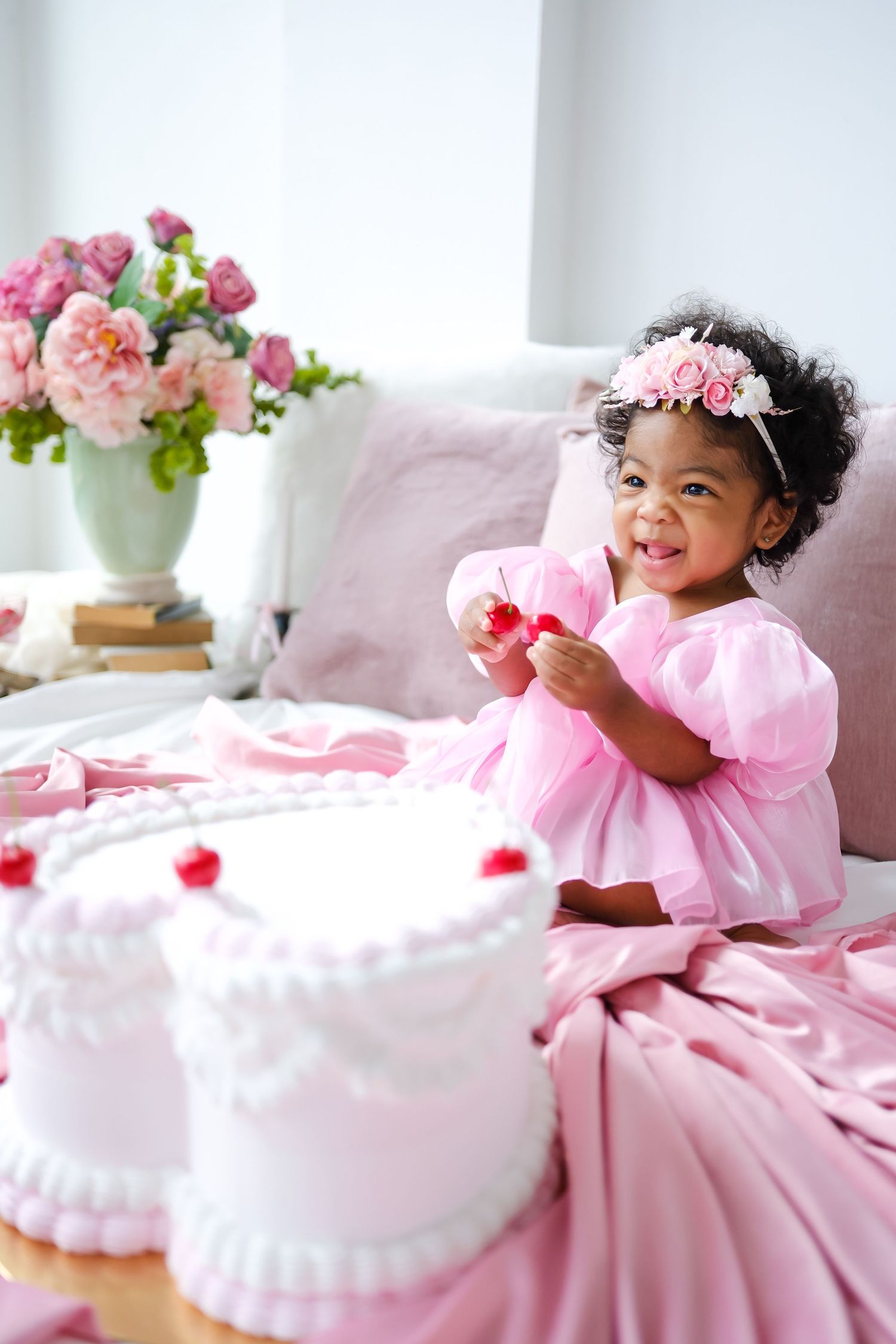 1 year old birthday portrait, family photographer Toronto, family portraits, Nadia, GTA, majestystudios,  cake smash photographer photoshoot