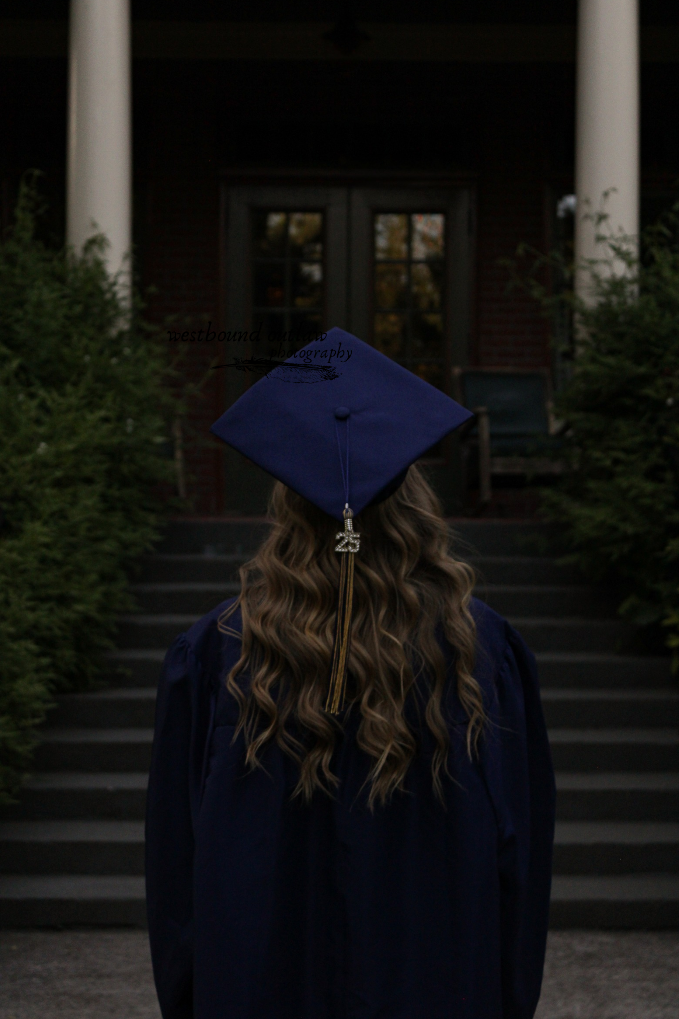 senior looking up at 