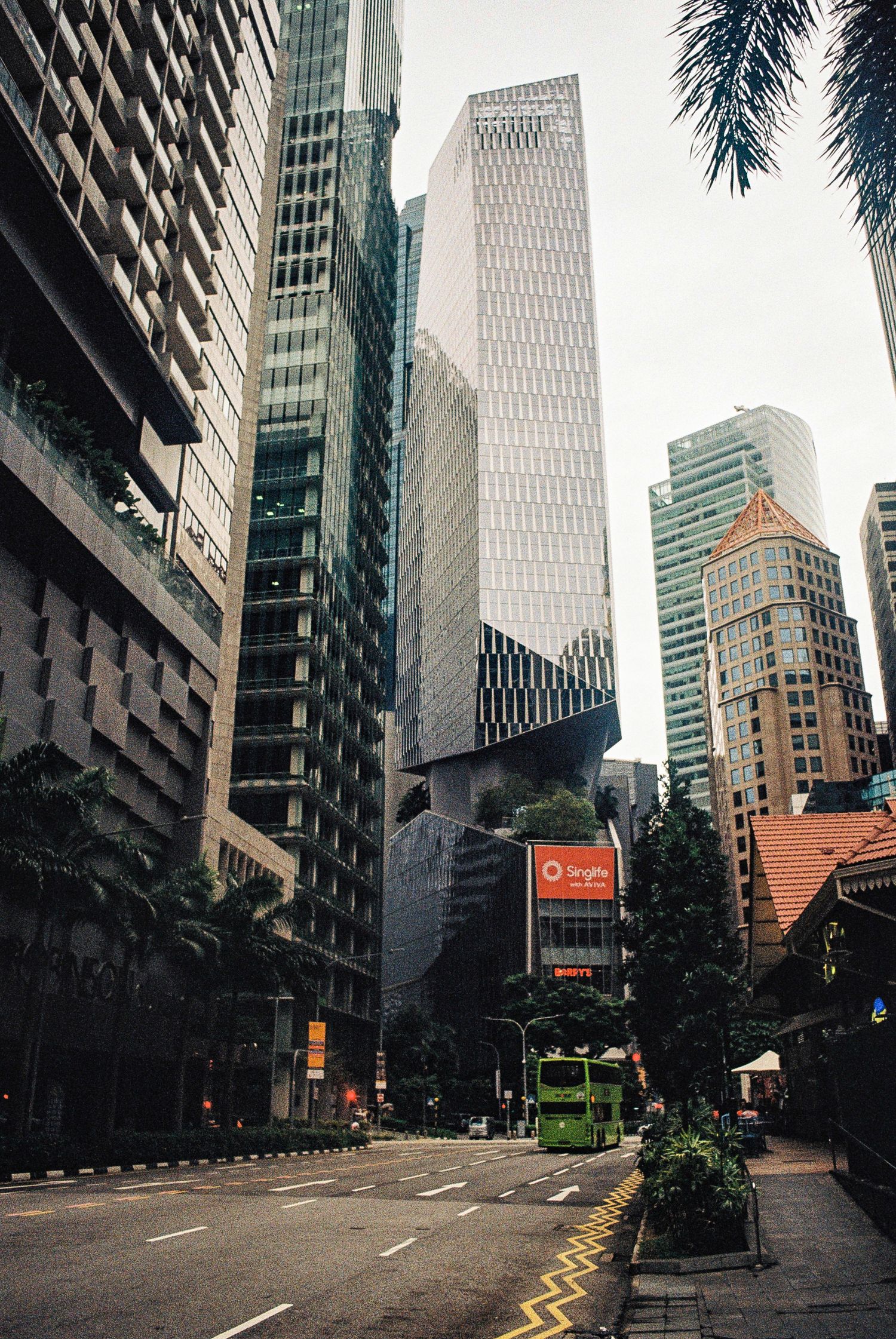 Best time to visit Singapore, Weather and Seasons explained for travel Singapore.