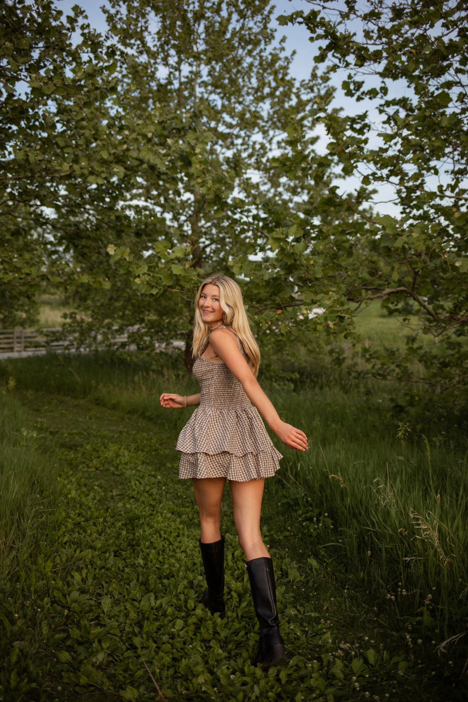 Engagement Photos in Des Moines, Iowa | Romantic & Timeless Couples Photography