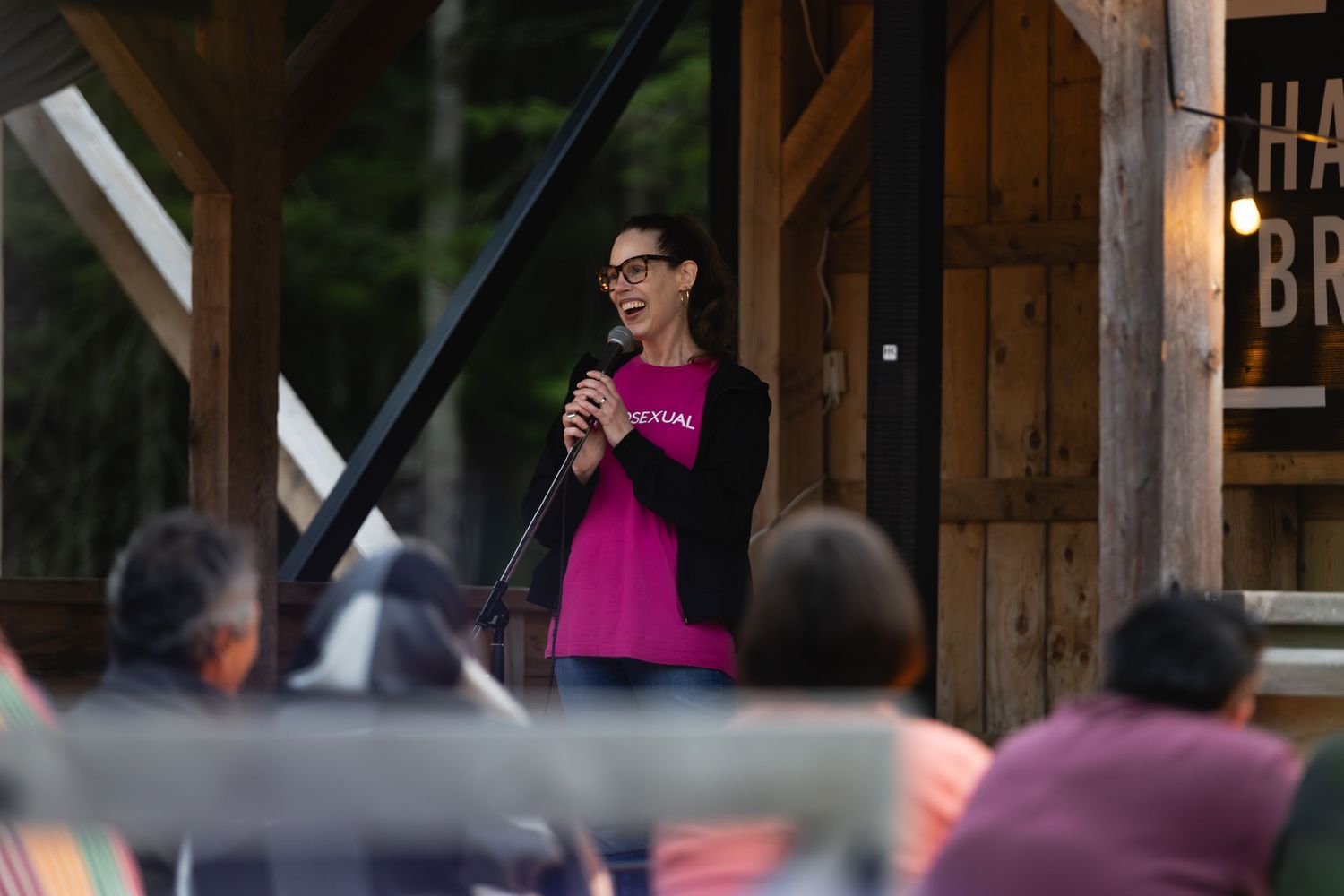 Comedian Taylor Lakeport performing at Hampton Brewing