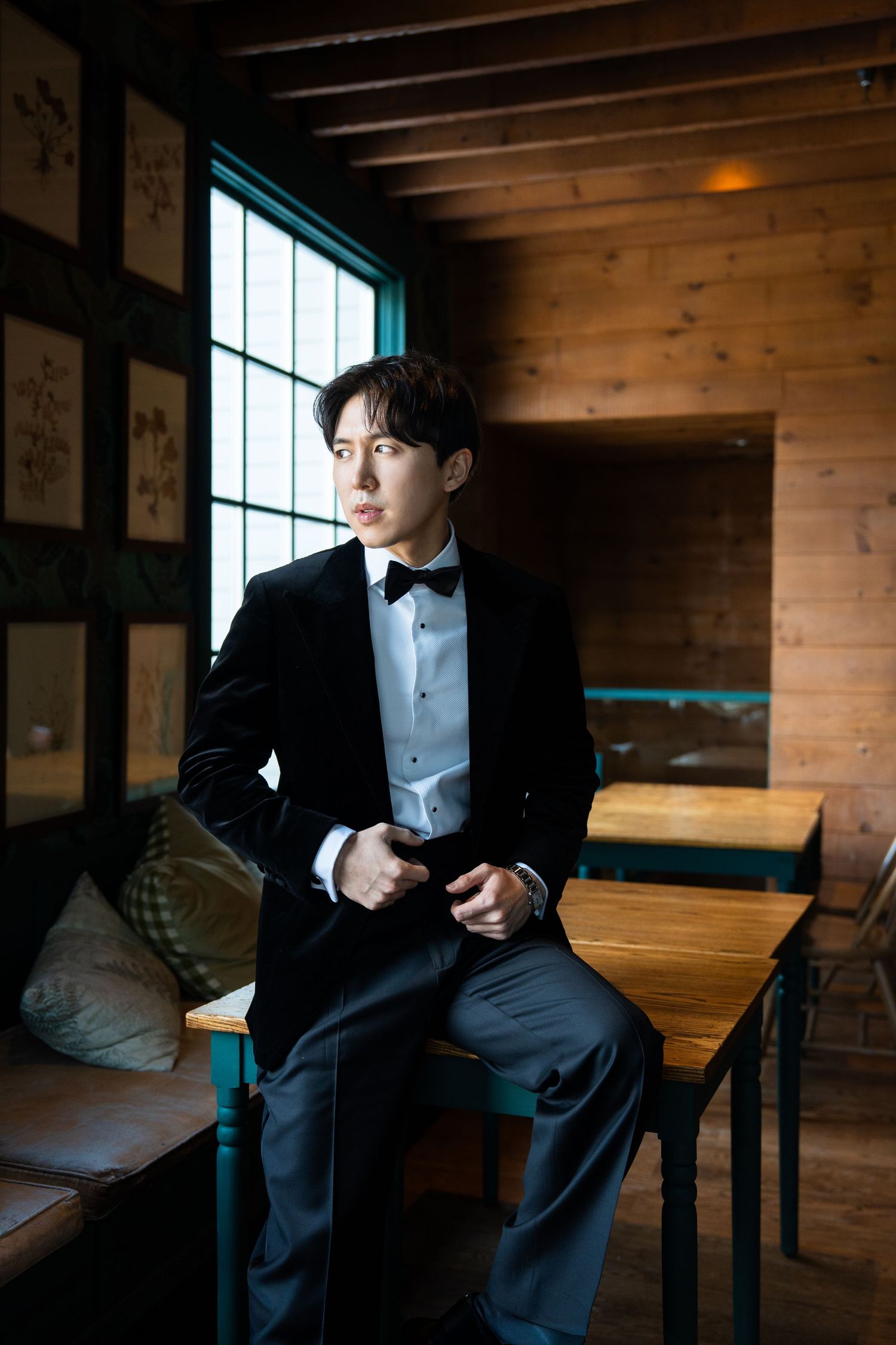 Groom portrait in a tuxedo with window light before a Hudson Valley wedding in New York.