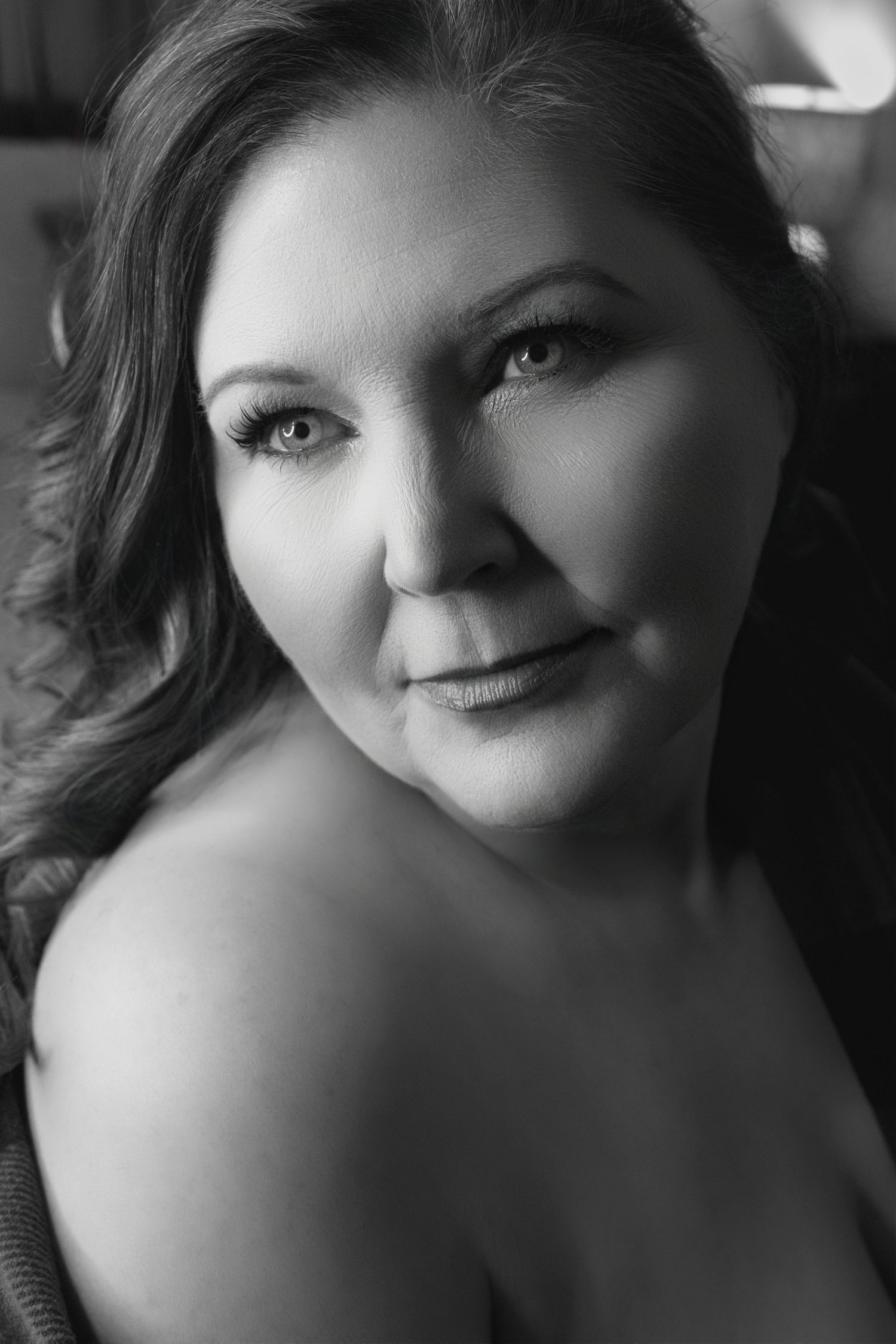Timeless black and white beauty portrait highlighting confidence and femininity.