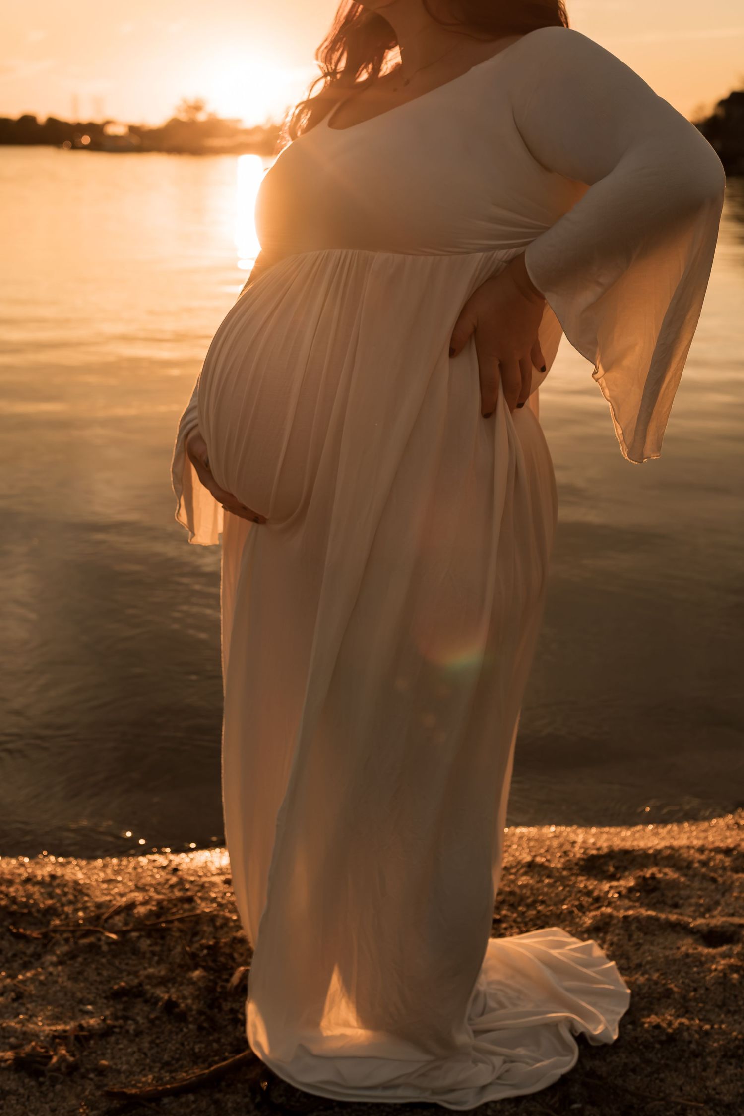 maternity photos during sunset in maryland.