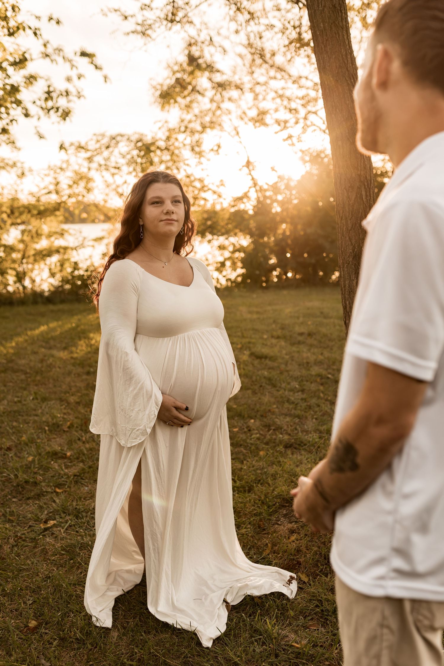 Maternity photos at sunset in maryland