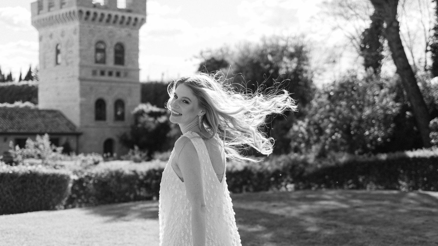 Model running and glancing back, black and white, editorial wedding style at Villa Miani, Rome.