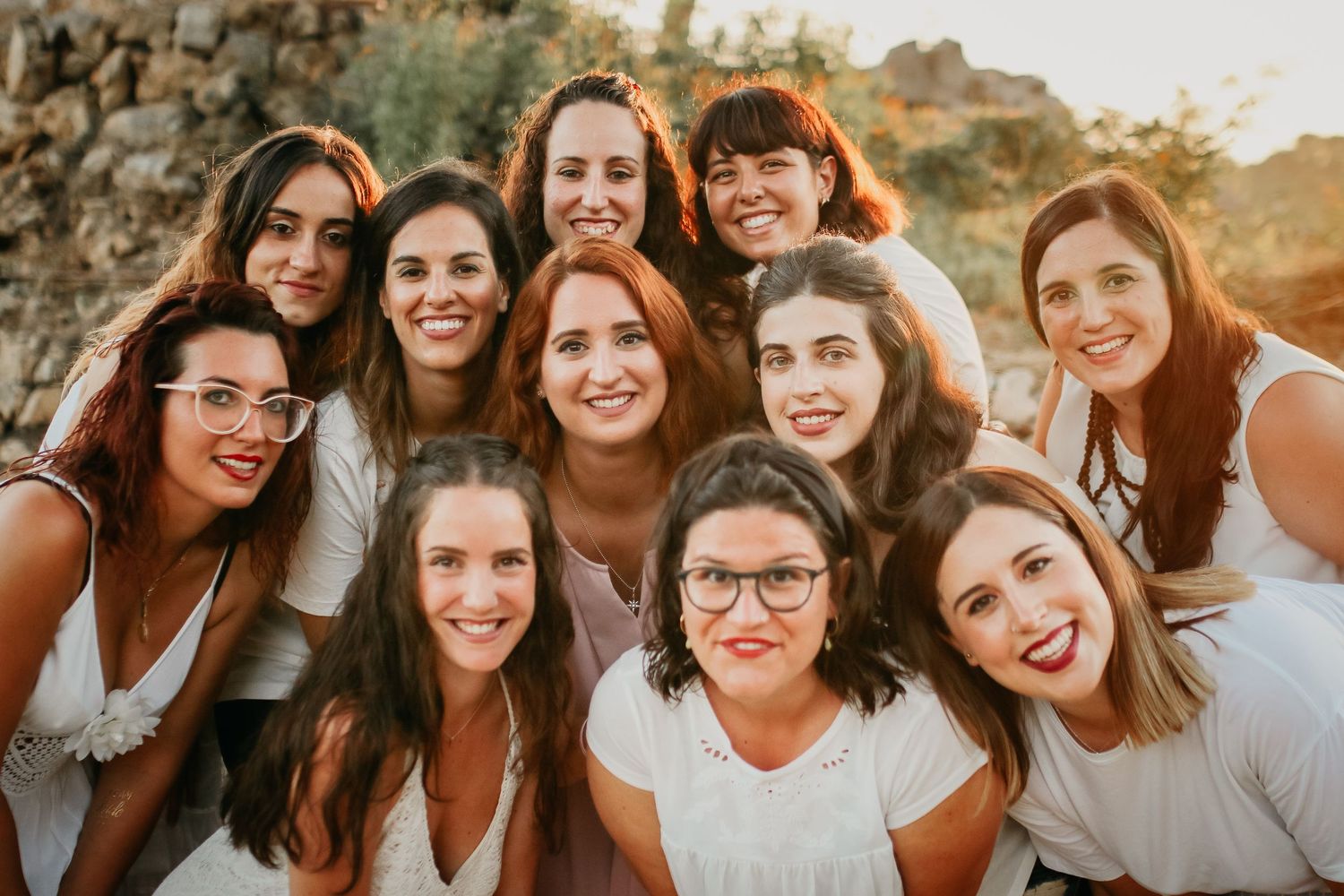 Novia con sus amigas en sesión de despedida de soltera en Tarragona