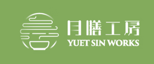 A row of green banners displaying Japanese text and business logos in white against a light green background.一排綠色橫幅，上面用白色字體印有日文文字和企業標誌，背景為淺綠