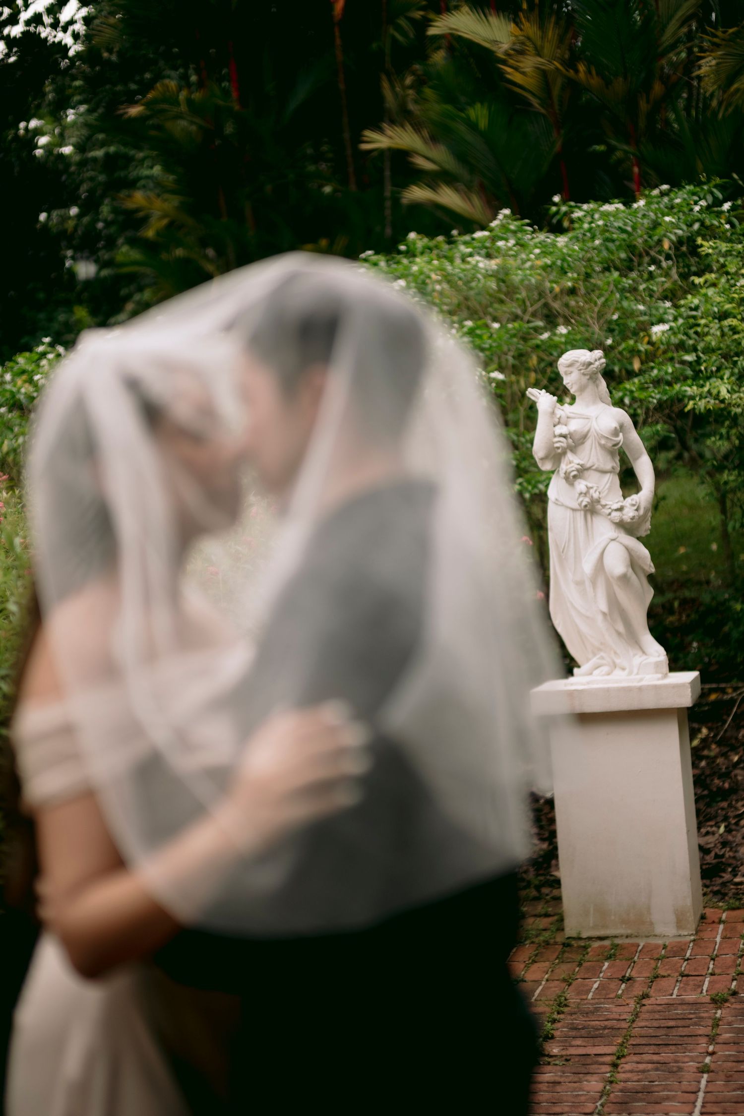 Wedding photographer and wedding videographer in Singapore with affordable wedding photography and videography services