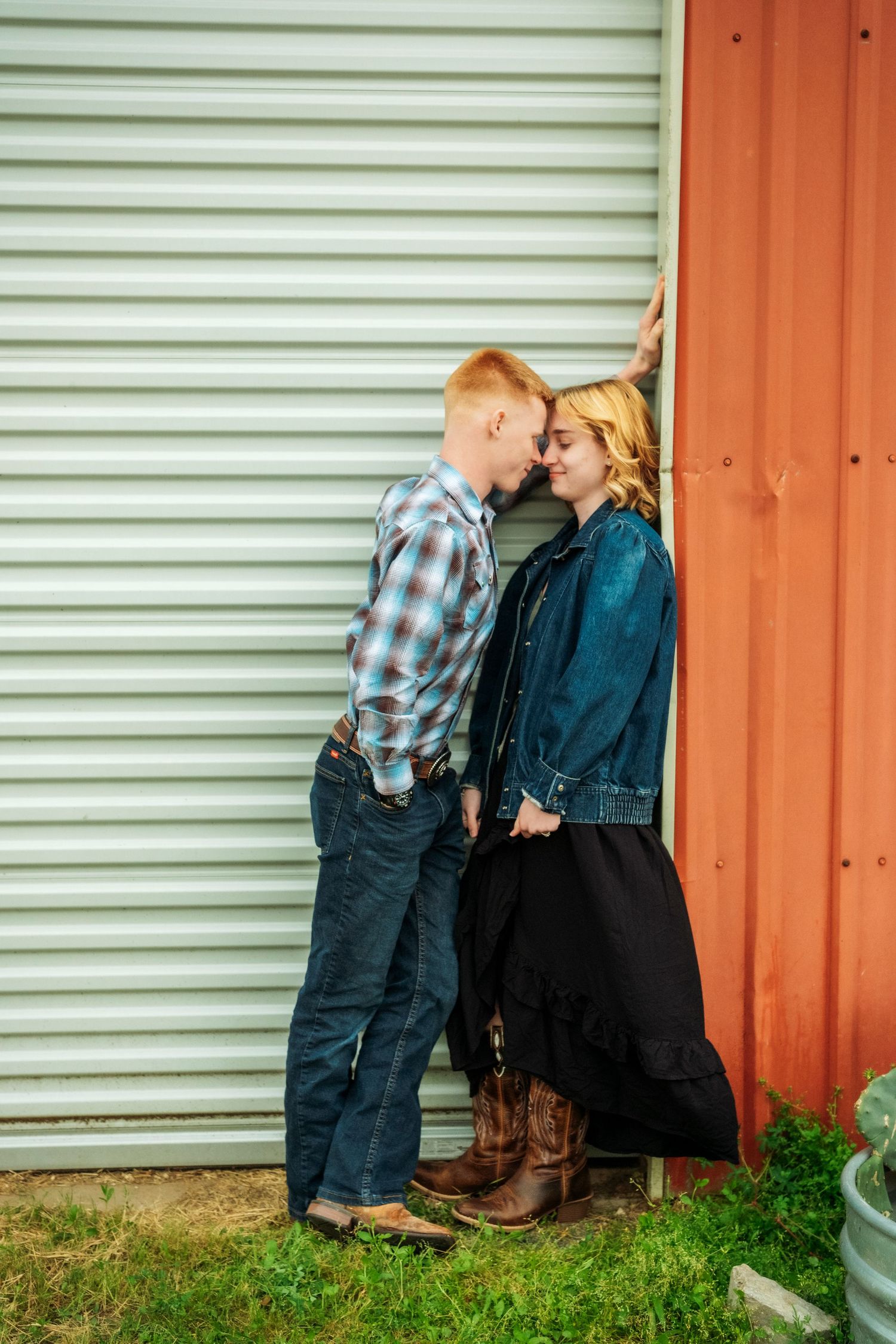 Couple photography session in Pearland Texas with natural light and candid outdoor moments