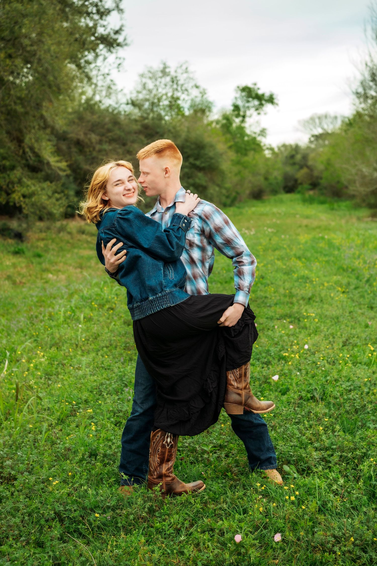 Couple photography session in Pearland Texas with natural light and candid outdoor moments