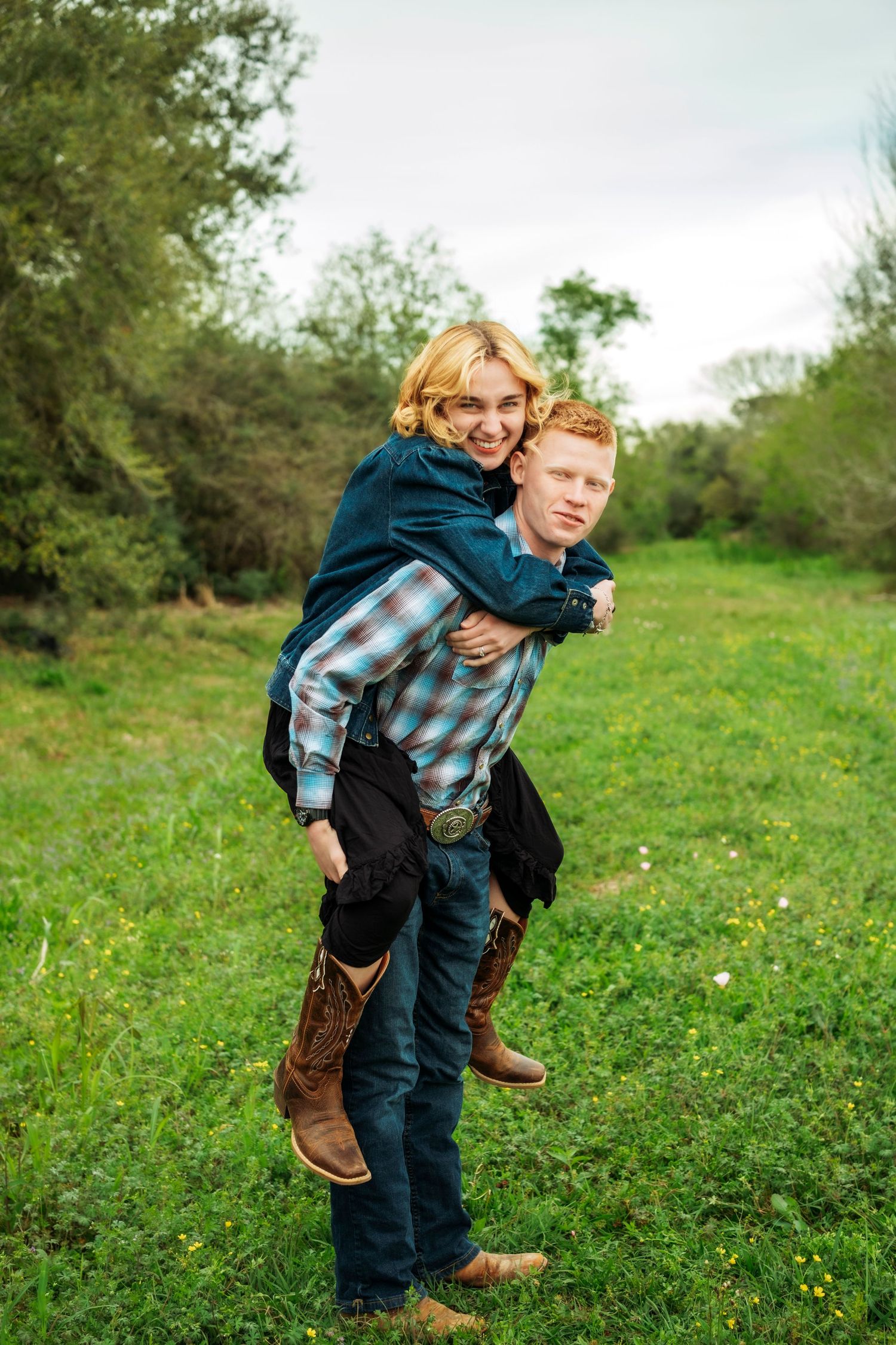 Couple photography session in Pearland Texas with natural light and candid outdoor moments