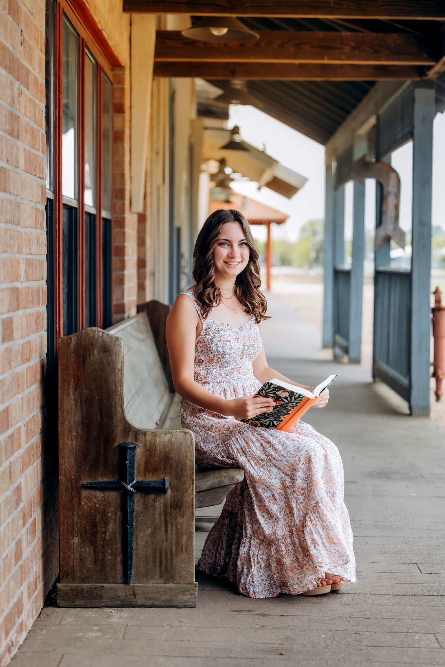 Pearland Texas senior photographer capturing modern, natural senior portraits outdoors