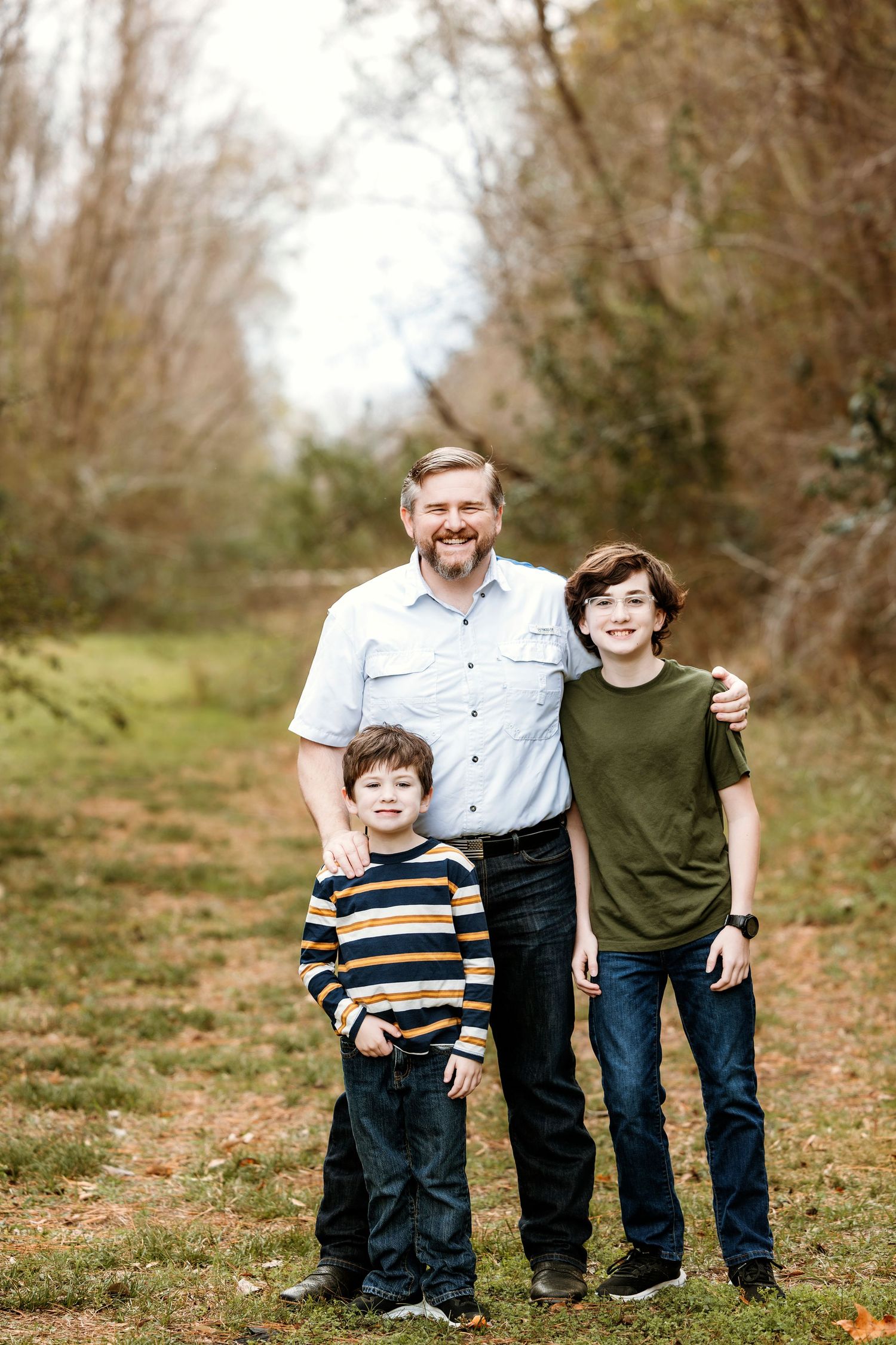 Family photography session in Pearland Texas with parents and children outdoors in natural light