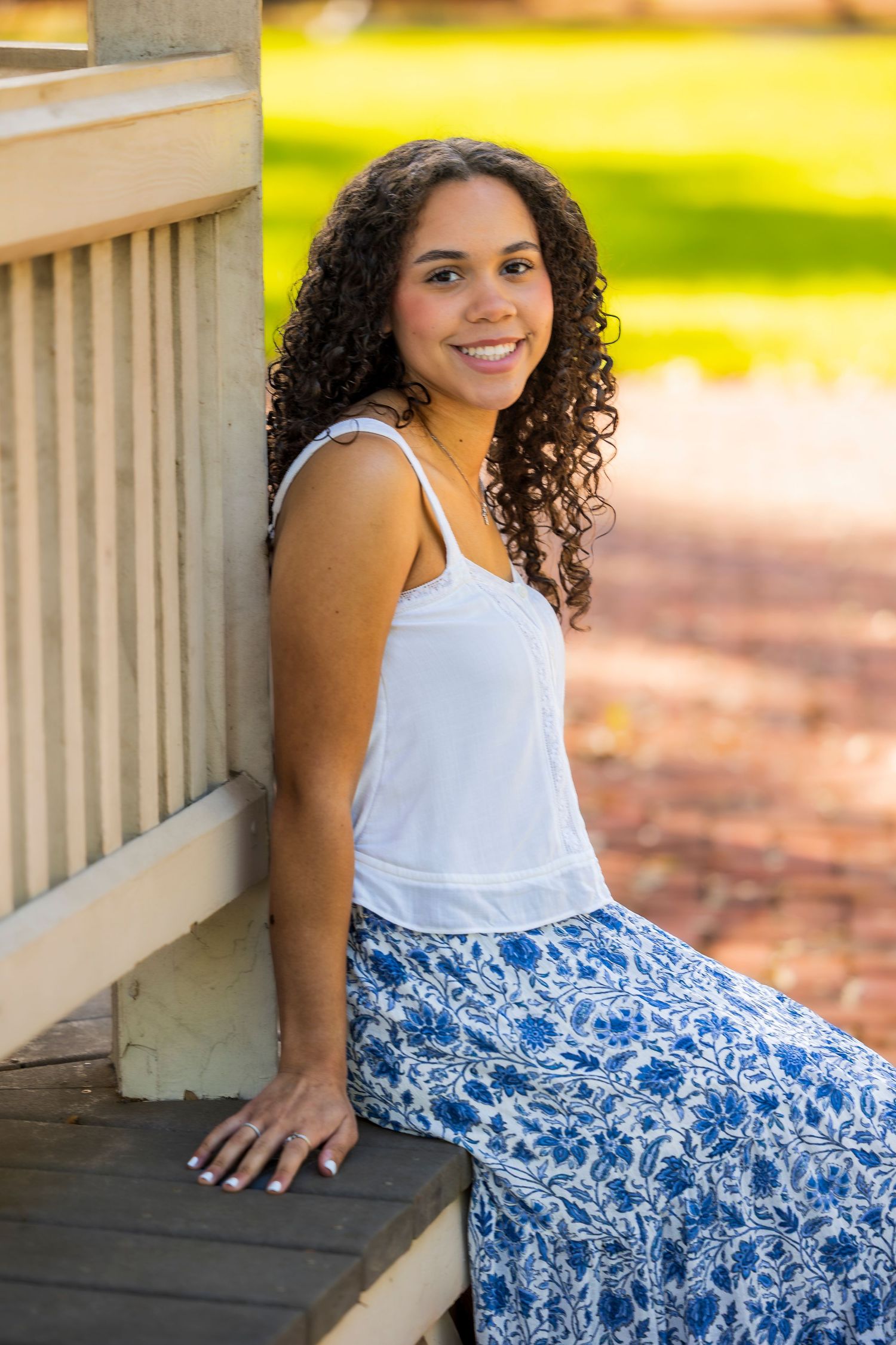 Pearland Texas senior photographer capturing modern, natural senior portraits outdoors