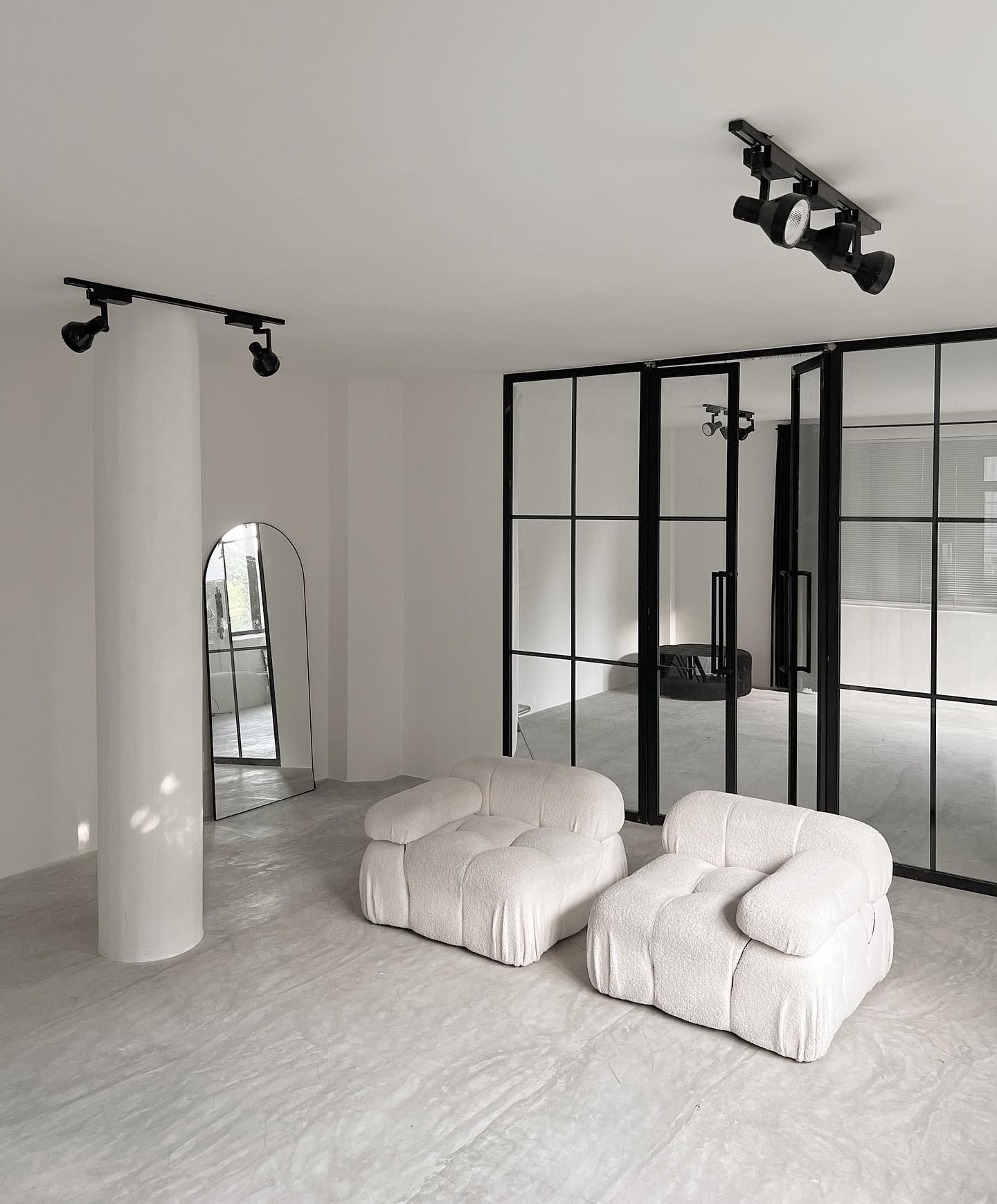 Anastasia Sokyrka Photography captures natural charm at GK Concept, a minimalistic marvel offering a unique blend of sim