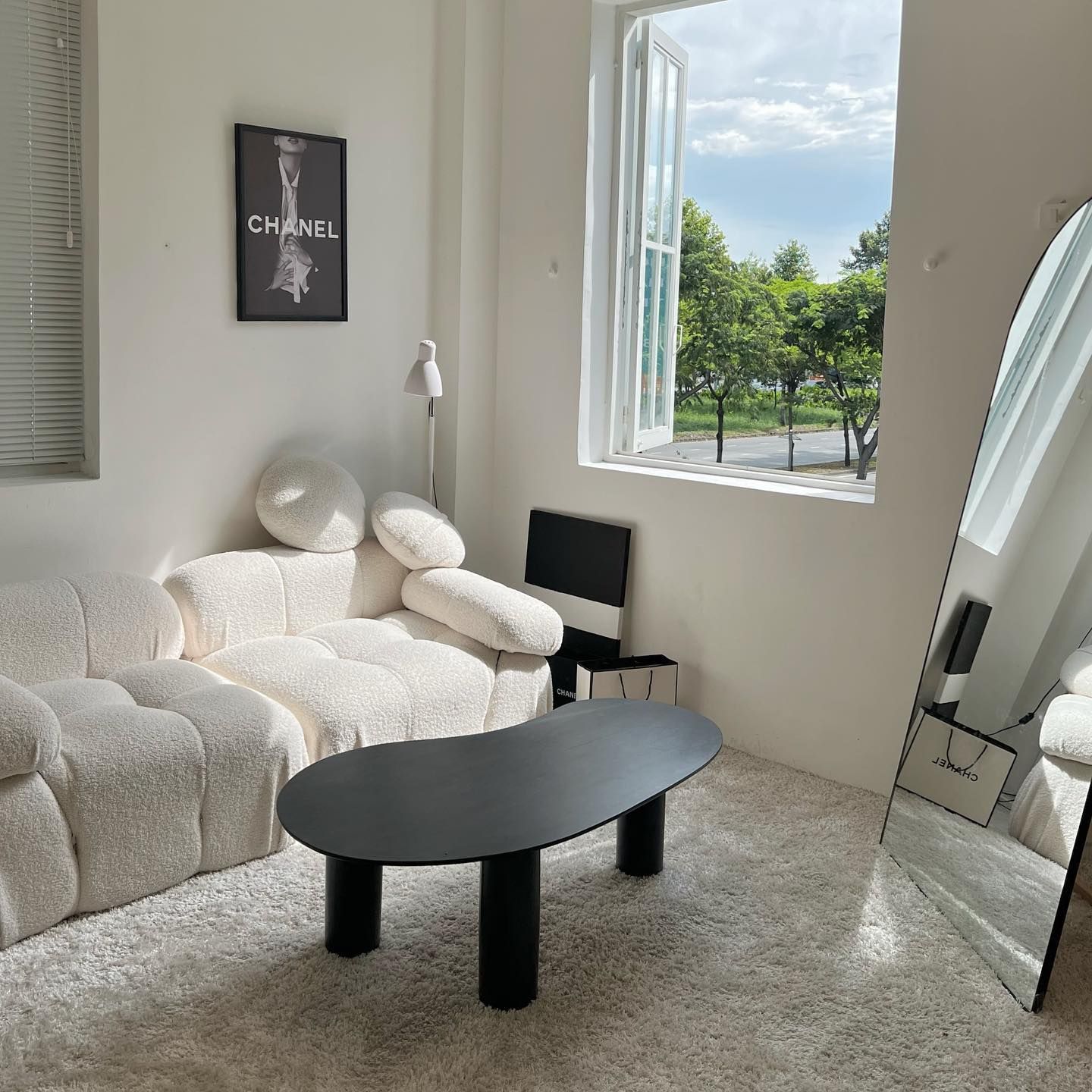 Minimalist aesthetics shine at GK Concept, chosen by Anastasia Sokyrka Photography for capturing timeless portraits in a