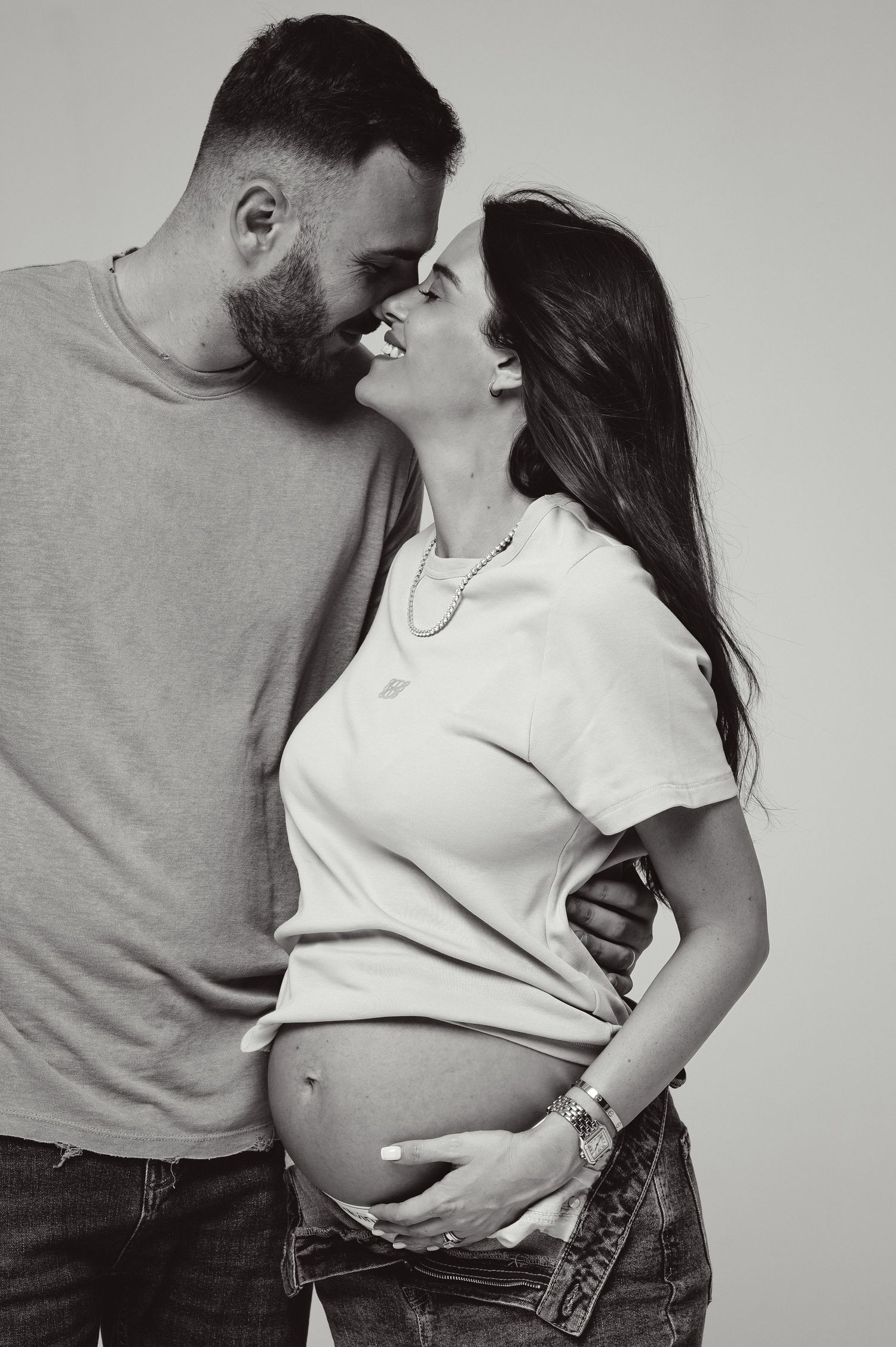 Maternity pregnant woman photoshoot by Anastasia Sokyrka | Portrait photographer based in Saigon, Vietnam
