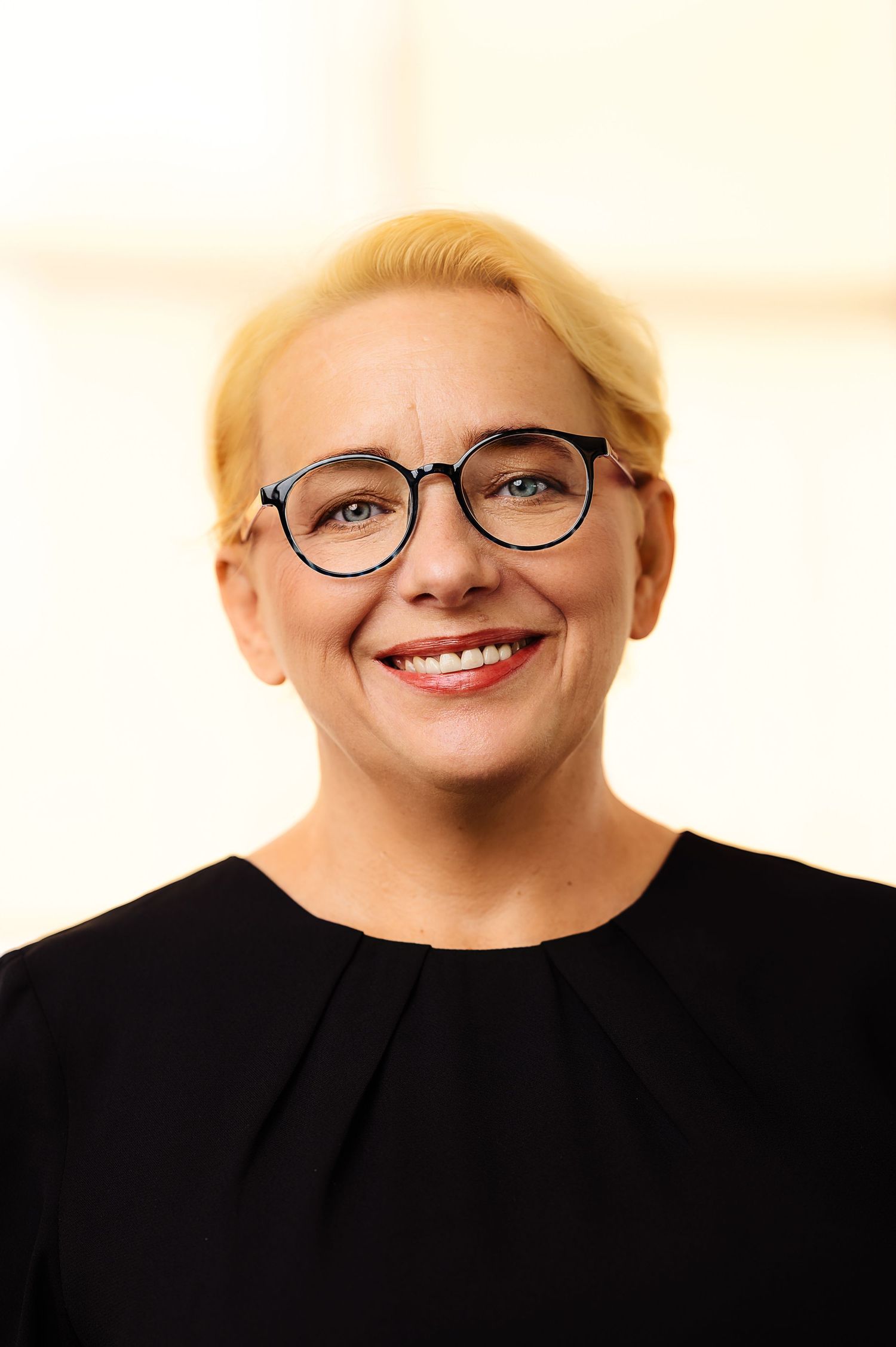 LinkedIn Resume CV headshot by Anastasia Sokyrka, a photographer based in Ho Chi Minh City, Vietnam