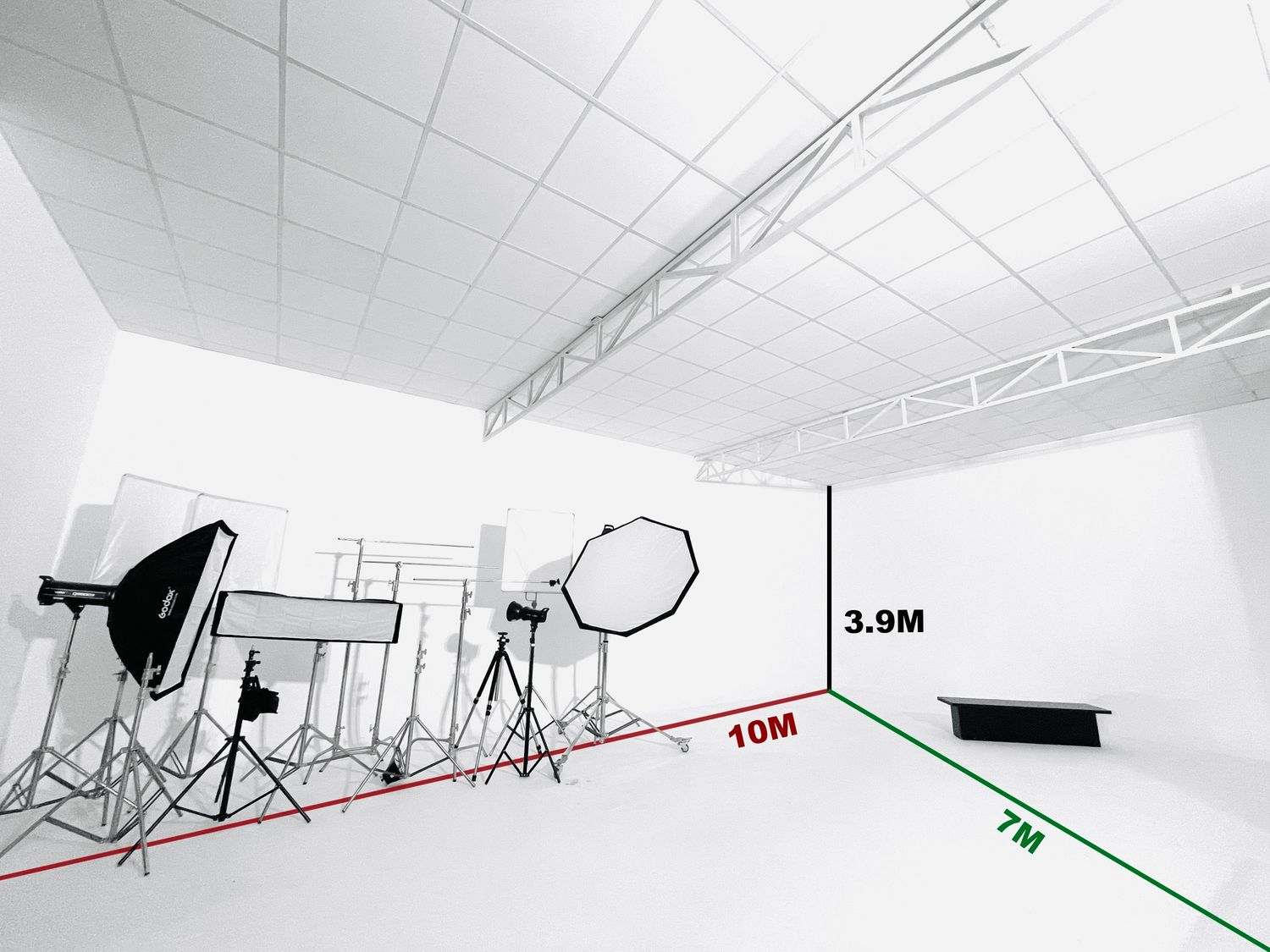 Professional lighting setup at ELE Studio, chosen by Anastasia Sokyrka Photography for portrait sessions in Ho Chi Minh 