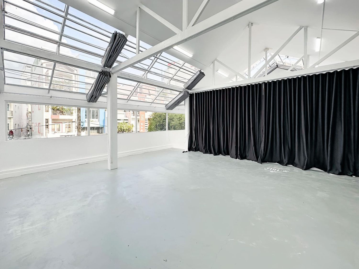 Anastasia Sokyrka Photography captures the essence of natural light at 12+1 Studio, providing a spacious loft setting id