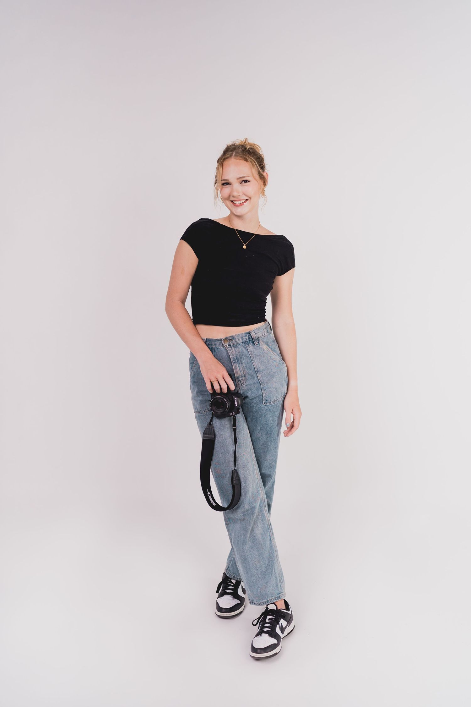 Senior and graduation photography in Portland, Lake Oswego, Beaverton, Tigard, West Linn, and Vancouver WA by Alyssa Hughes Photography.