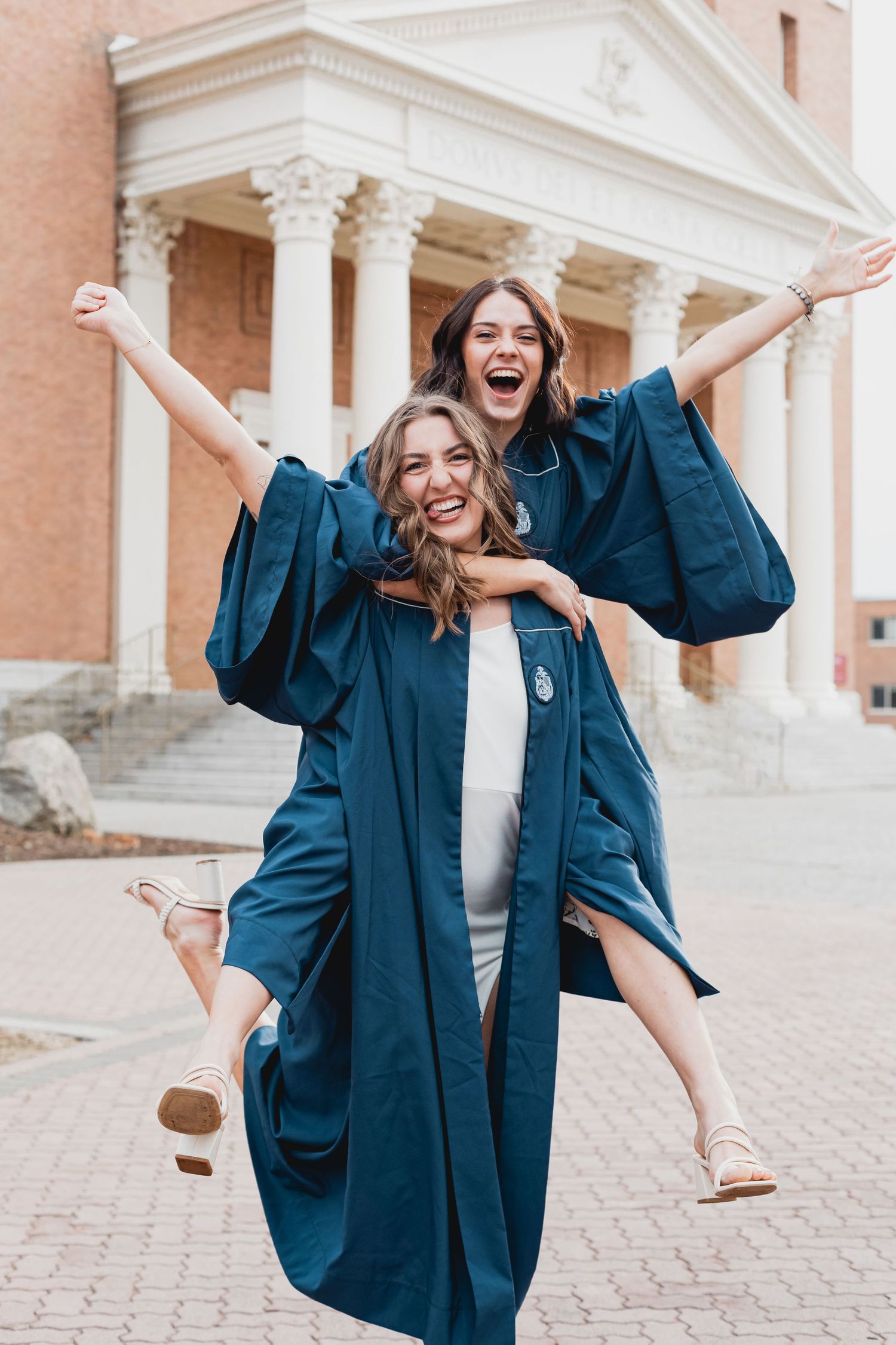 Senior and graduation photography in Portland, Lake Oswego, Beaverton, Tigard, West Linn, and Vancouver WA by Alyssa Hughes Photography.