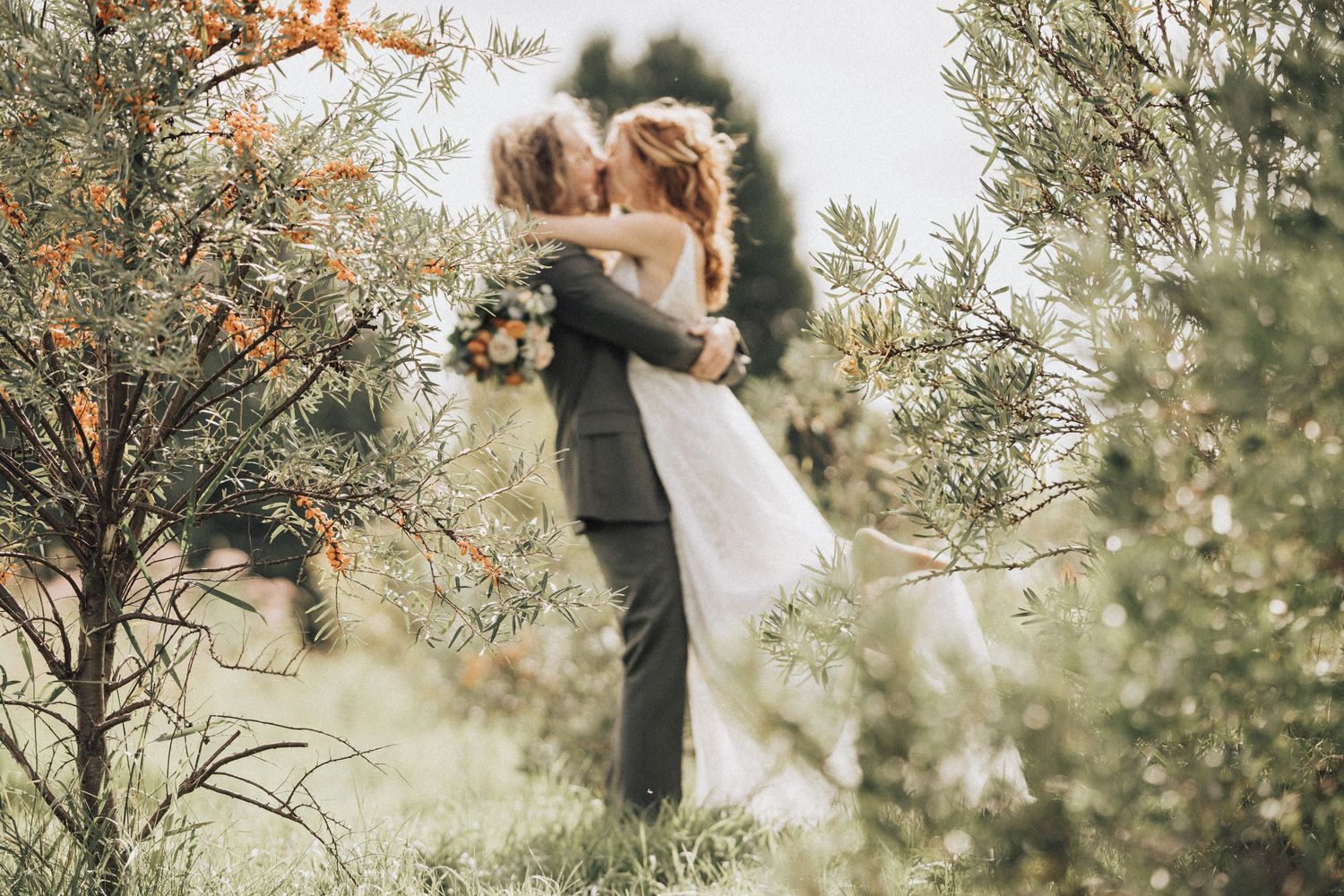 Best Mont-Tremblant wedding photographer with a natural approach creating unique elopement memories.