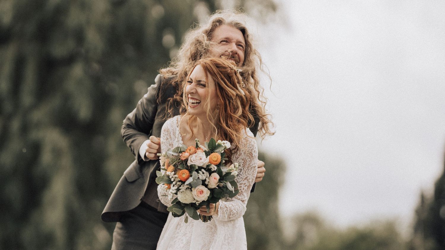 Timeless wedding and elopement photographer duo in Morin-Heights capturing authentic love.