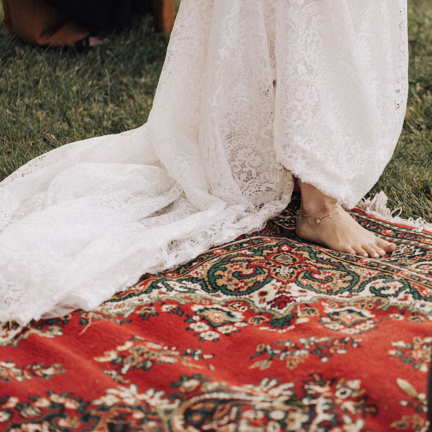 Wedding photographer in Prévost, Quebec, offering cinematic style tailored for modern couples.