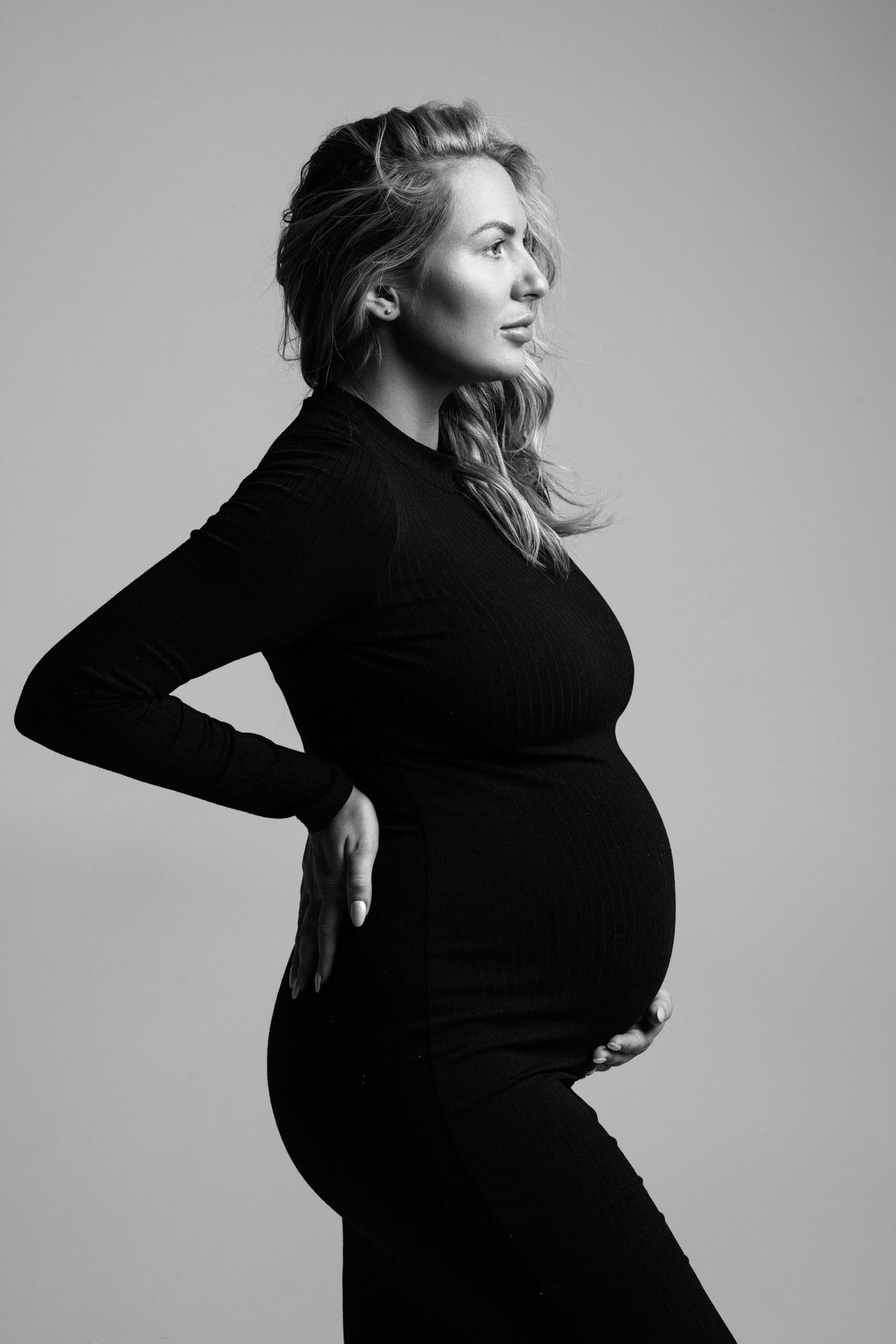 Artistic black and white maternity portraits showing silhouette in profile.