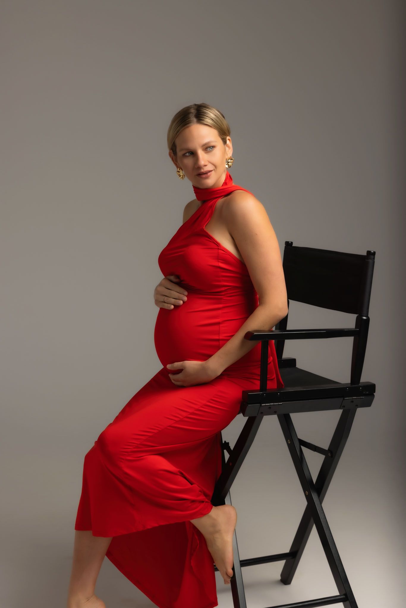 Modern studio maternity photos clean minimal styling