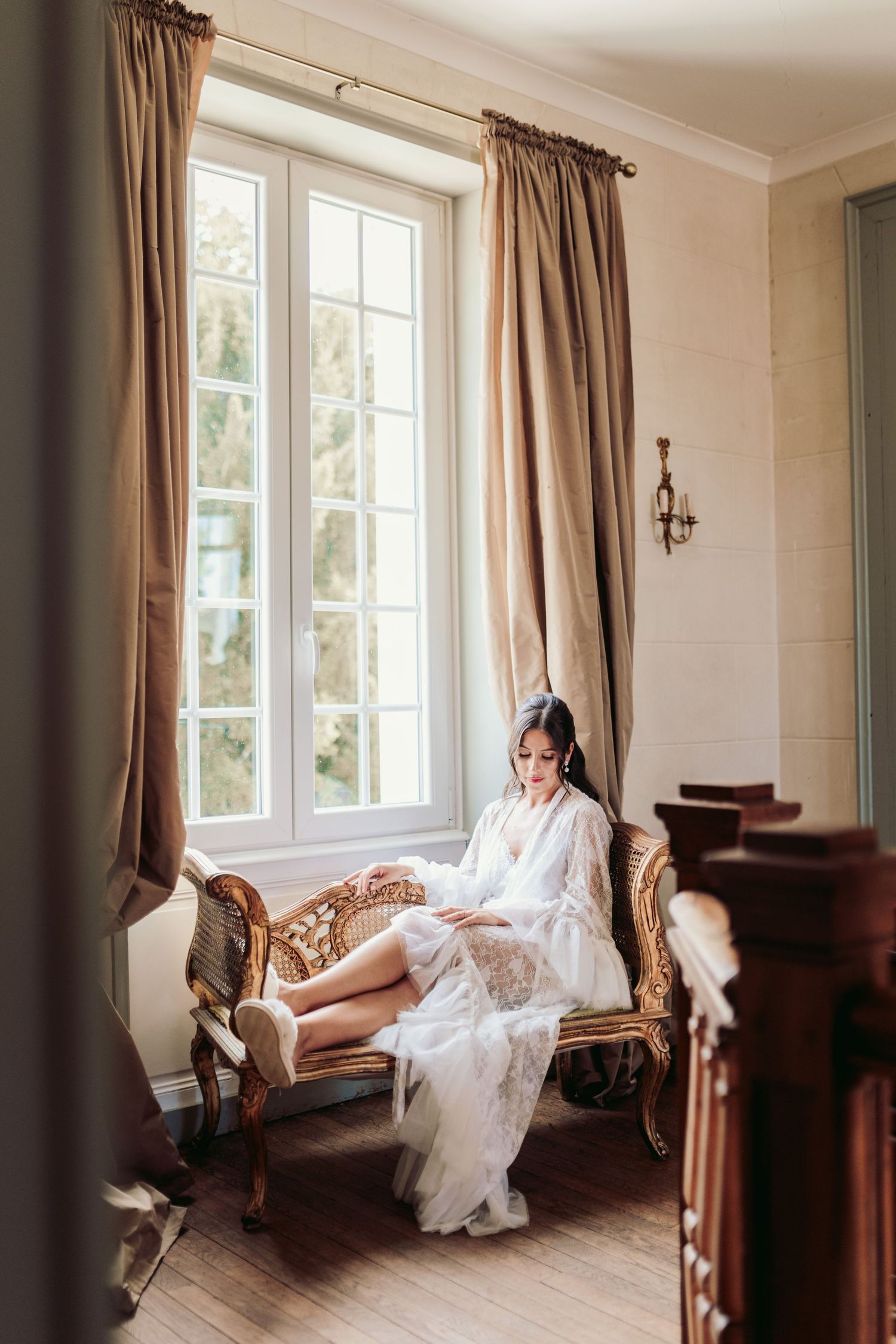 Château de la Couronne, Château de la Couronne is a breathtaking French château which was the back drop for this couples fairytale wedding.