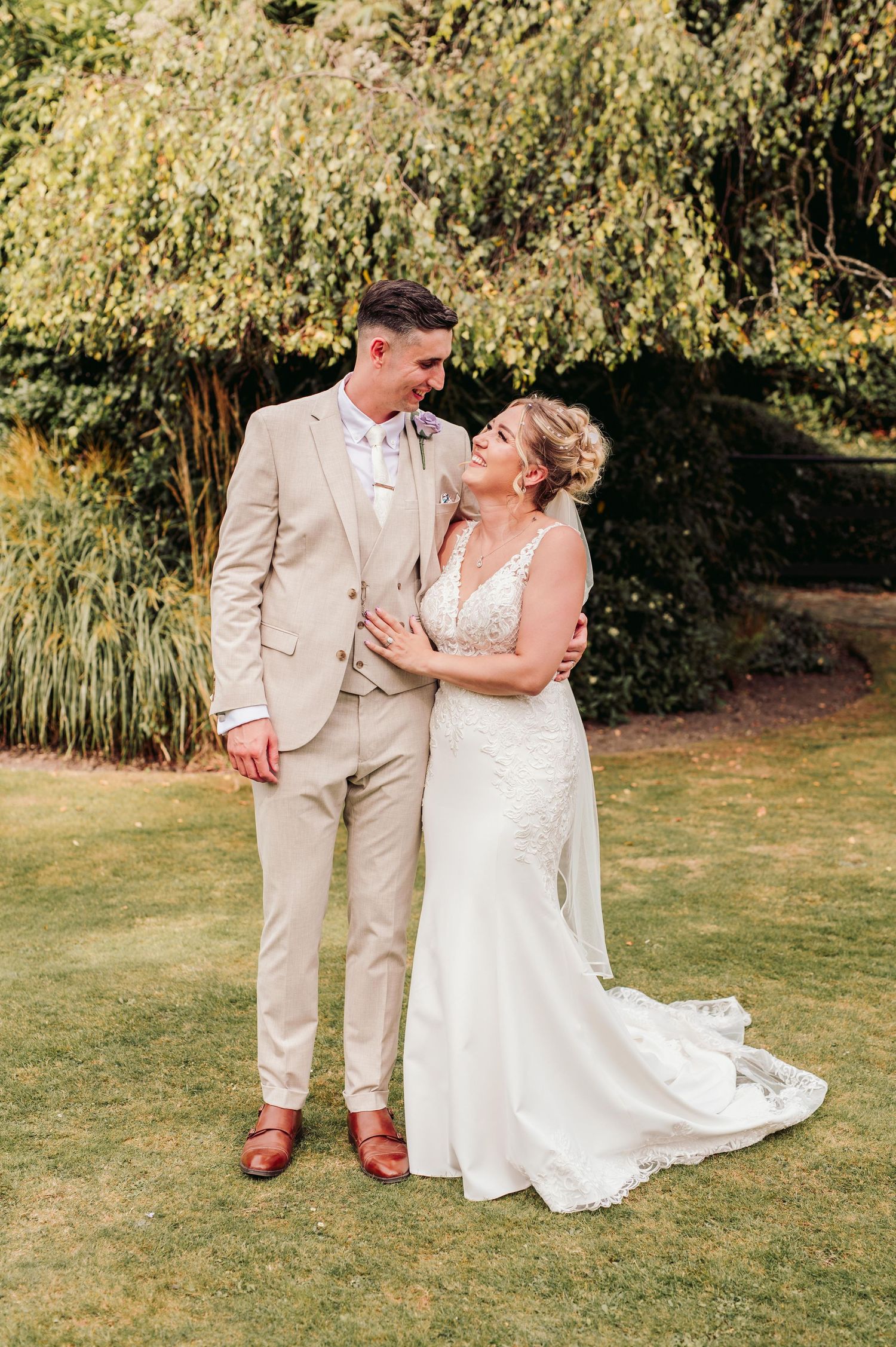 MERCURE BOX HILL, BURFORD BRIDGE HOTEL WEDDING - ABBIE & HARRY