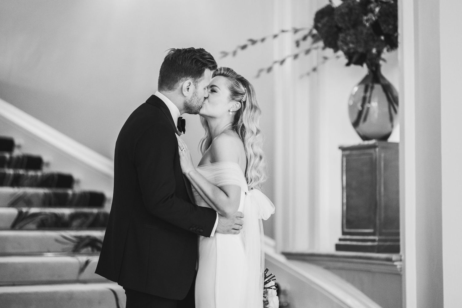 timeless portraits, capturing their love and sophistication amidst the luxurious surroundings of Claridge’s Hotel in Mayfair, London.