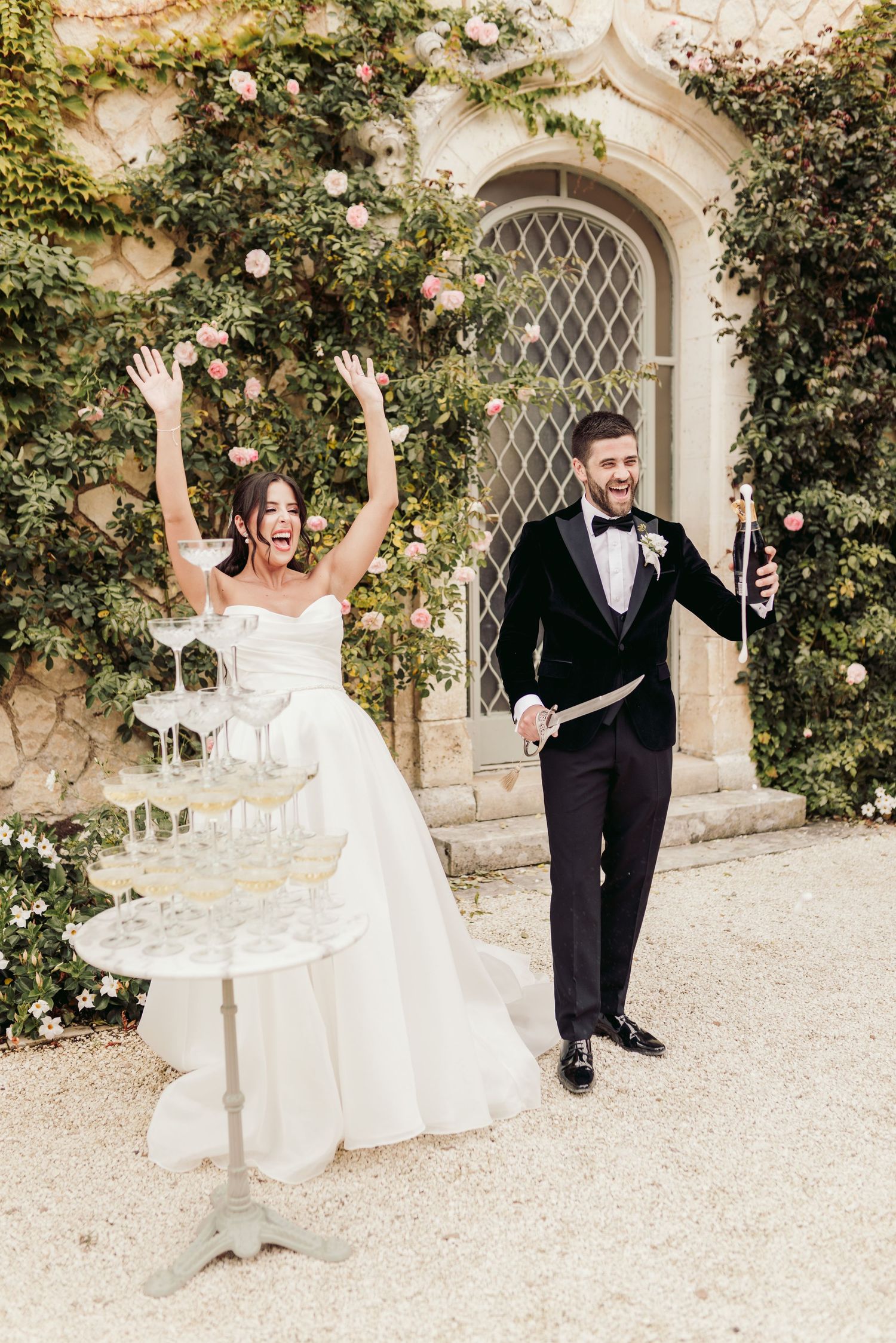 Château de la Couronne, Château de la Couronne is a breathtaking French château which was the back drop for this couples fairytale wedding.