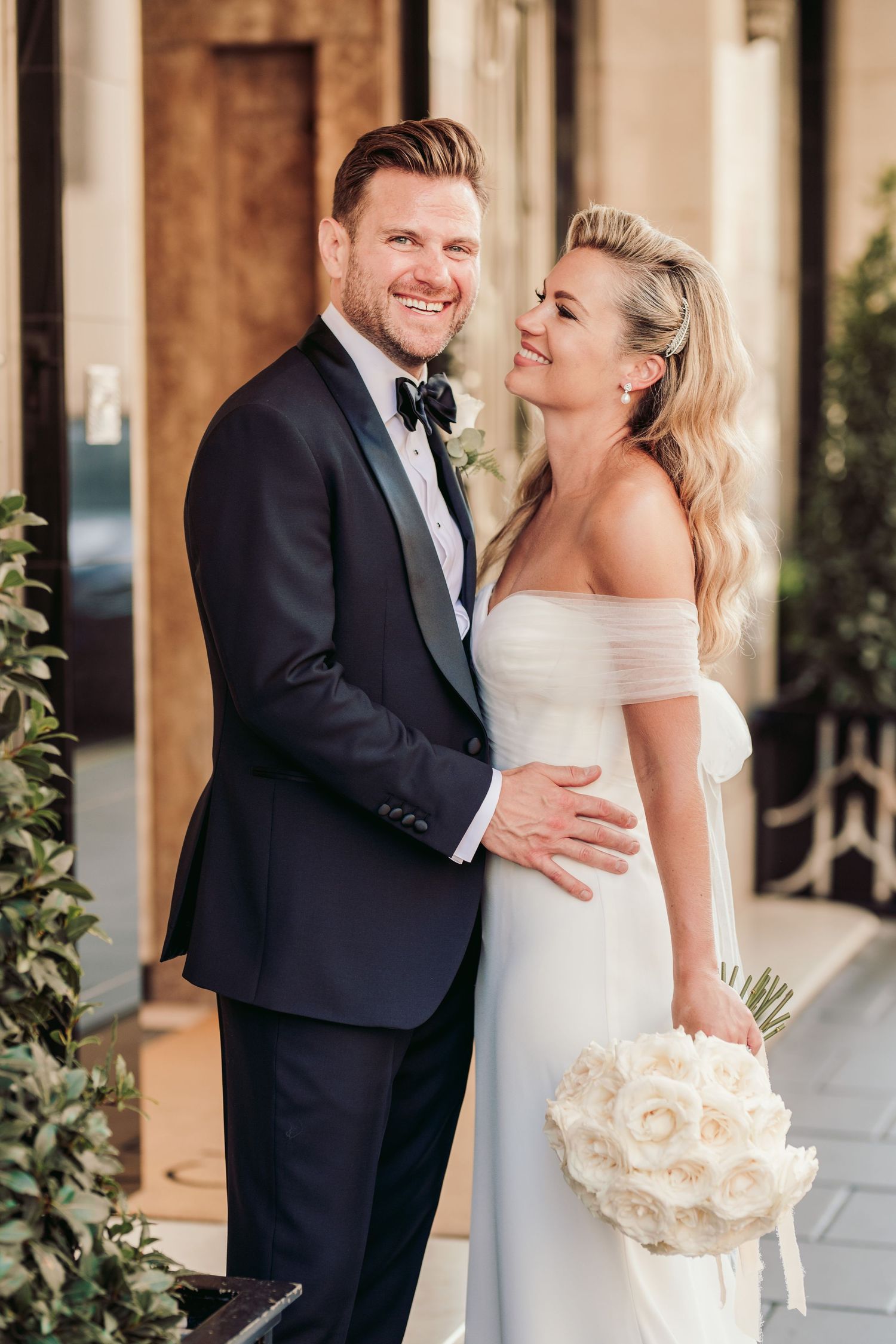 timeless portraits, capturing their love and sophistication amidst the luxurious surroundings of Claridge’s Hotel in Mayfair, London.