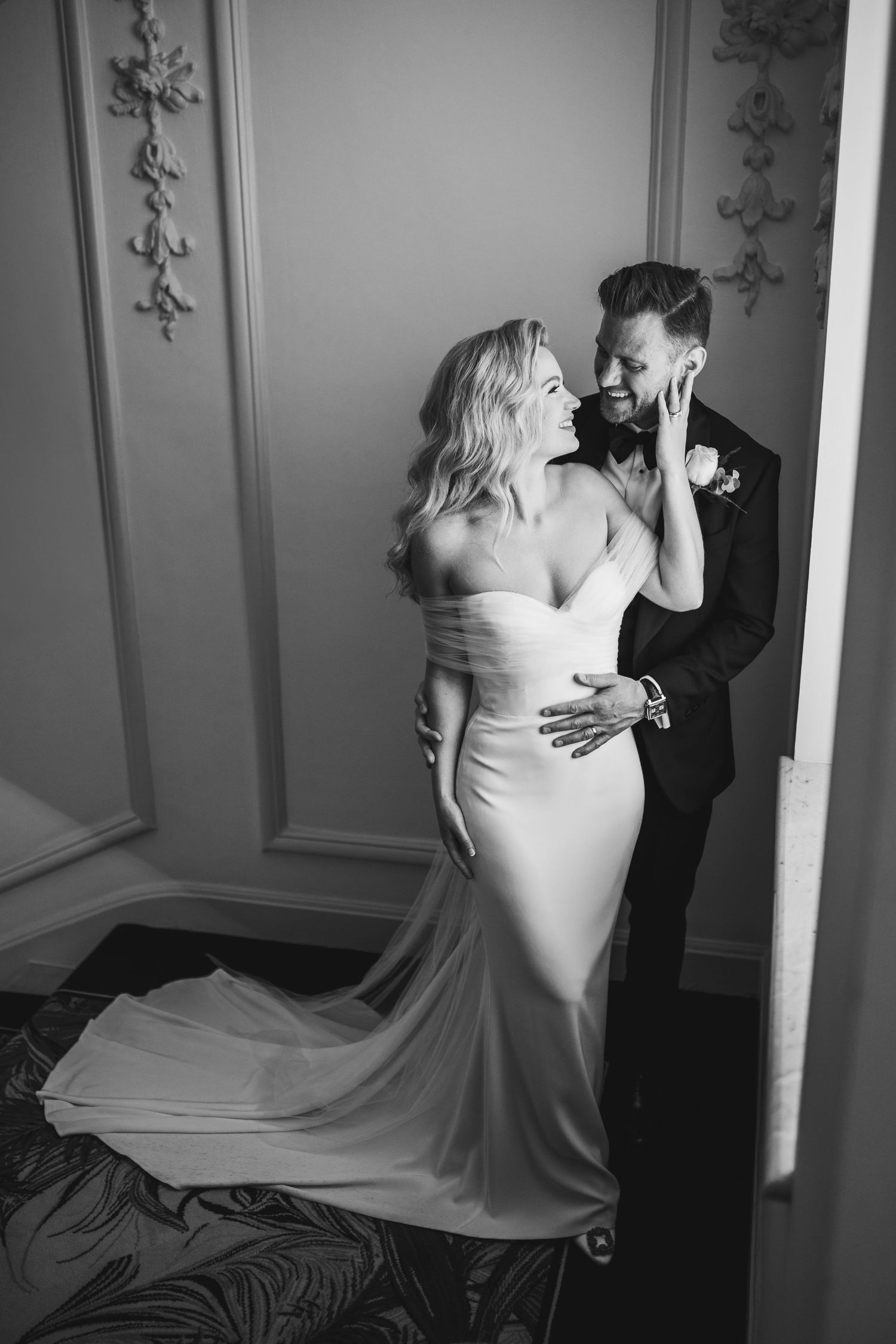 timeless portraits, capturing their love and sophistication amidst the luxurious surroundings of Claridge’s Hotel in Mayfair, London.