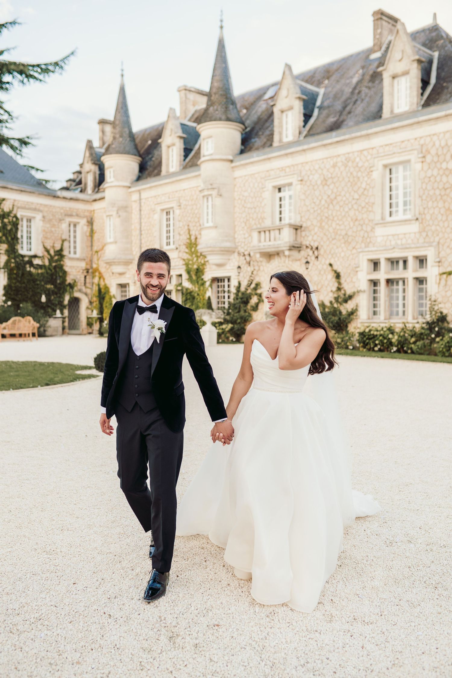 Château de la Couronne, Château de la Couronne is a breathtaking French château which was the back drop for this couples fairytale wedding.