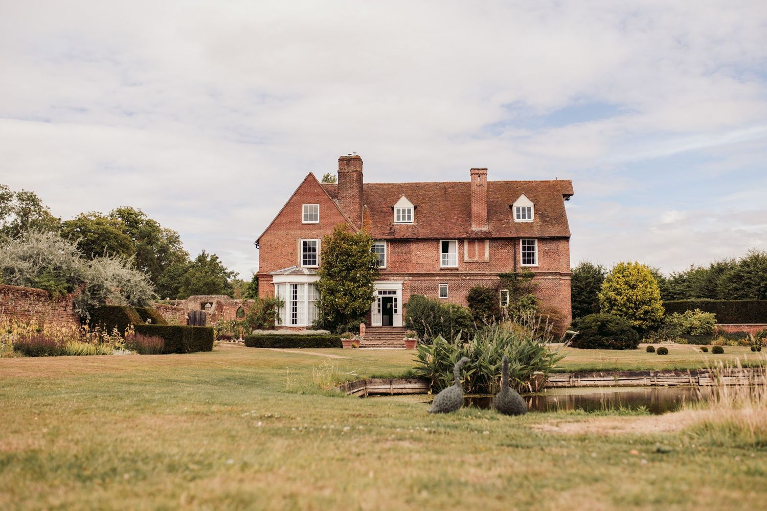 Great Lodge wedding venue in Essex
Anne of Cleves Barn at Great Lodge
Historic countryside wedding venue Braintree
Romantic wedding photos!