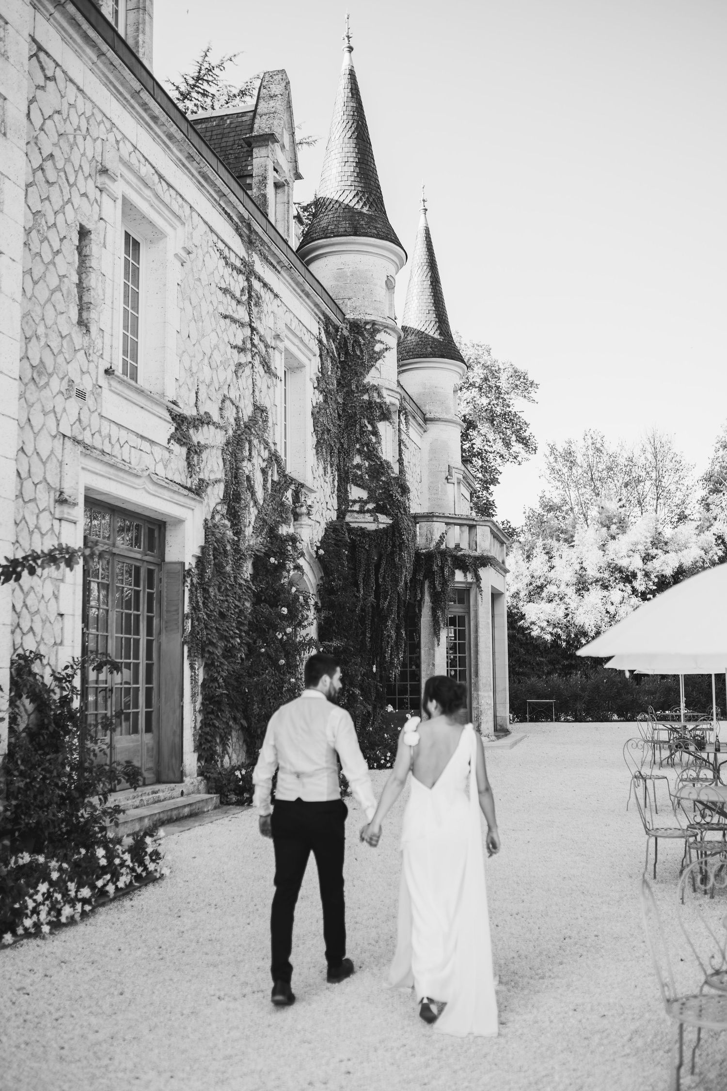 Château de la Couronne, Château de la Couronne is a breathtaking French château which was the back drop for this couples fairytale wedding.