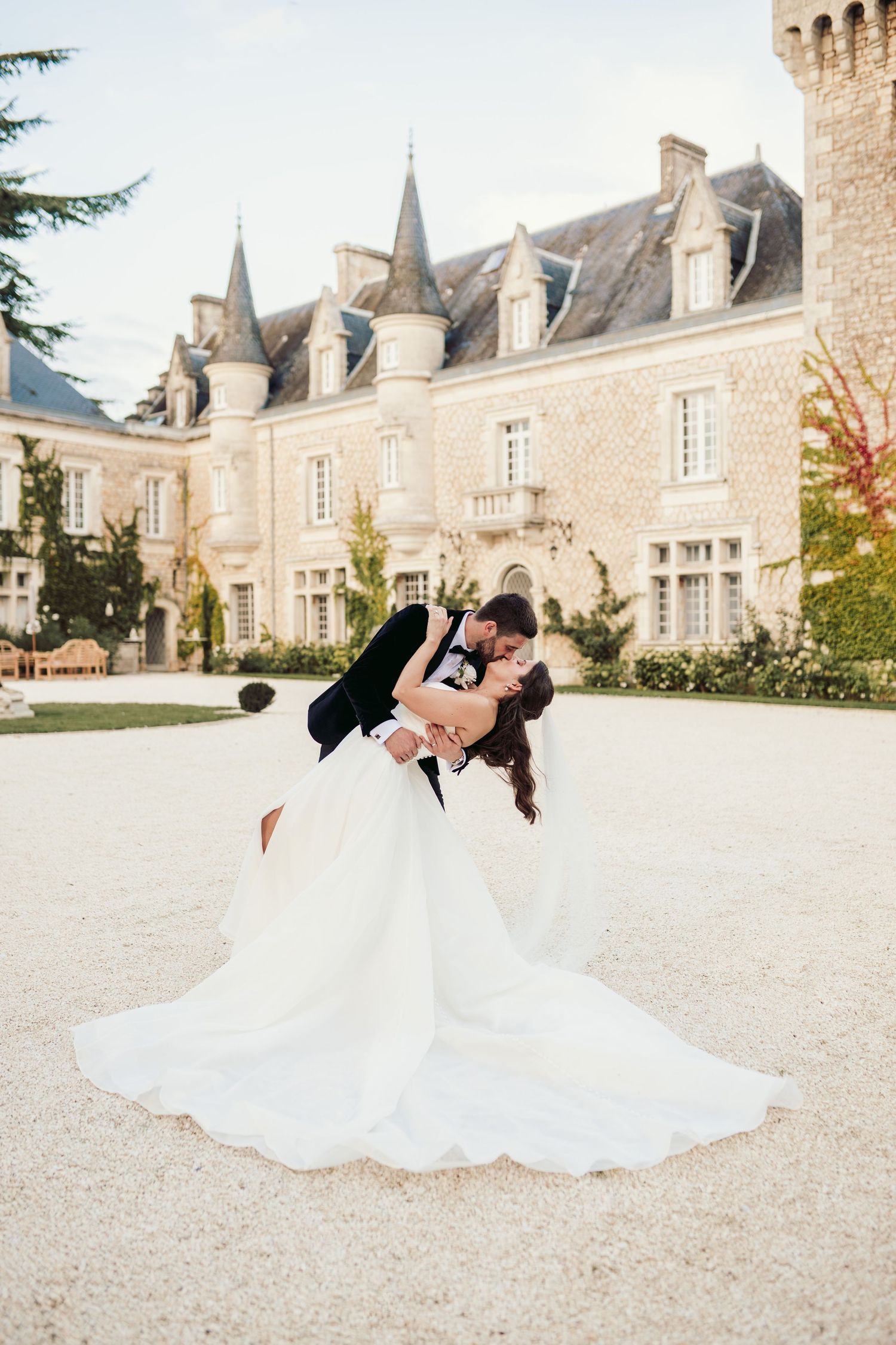 Château de la Couronne, Château de la Couronne is a breathtaking French château which was the back drop for this couples fairytale wedding.