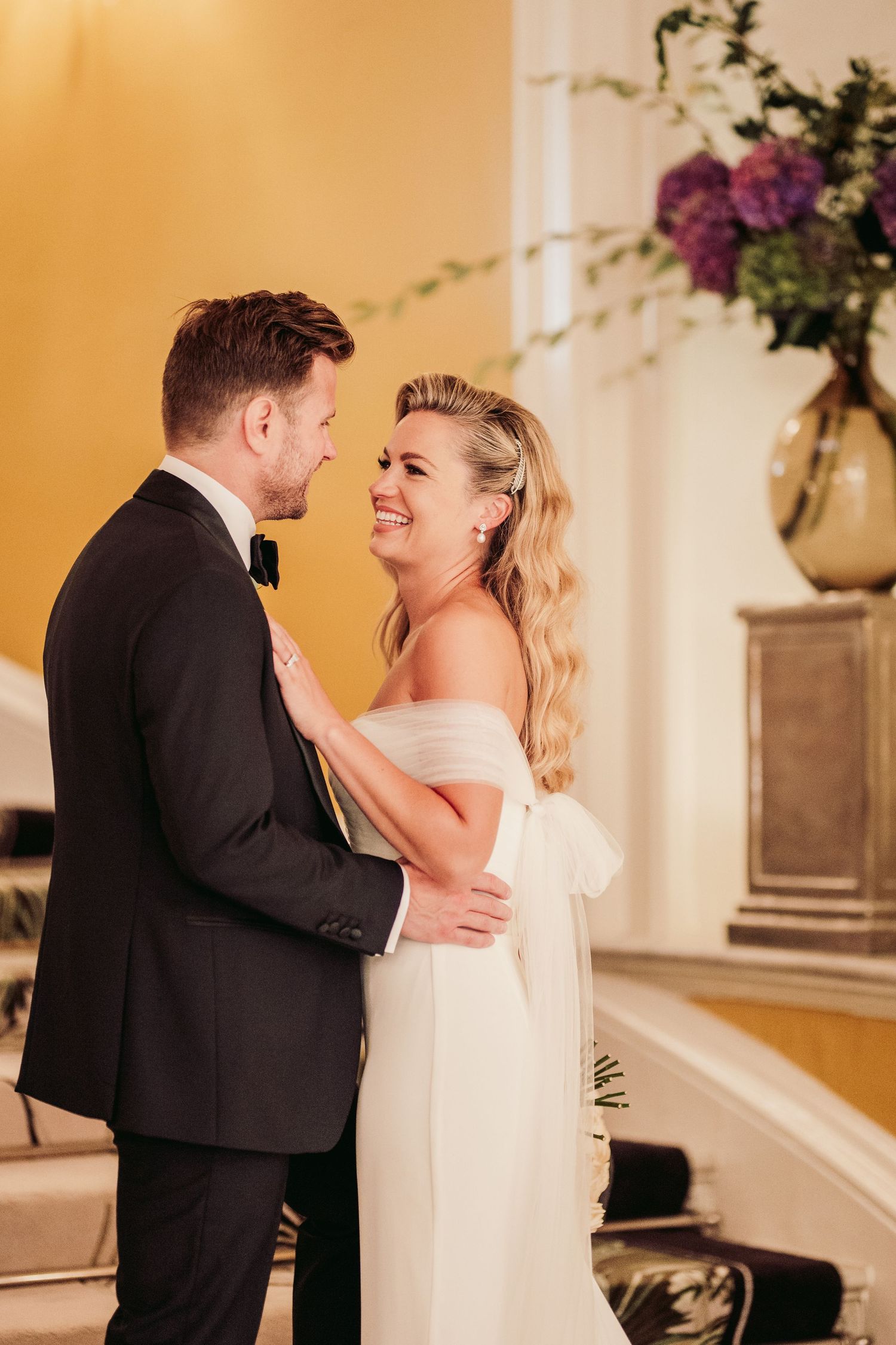 timeless portraits, capturing their love and sophistication amidst the luxurious surroundings of Claridge’s Hotel in Mayfair, London.
