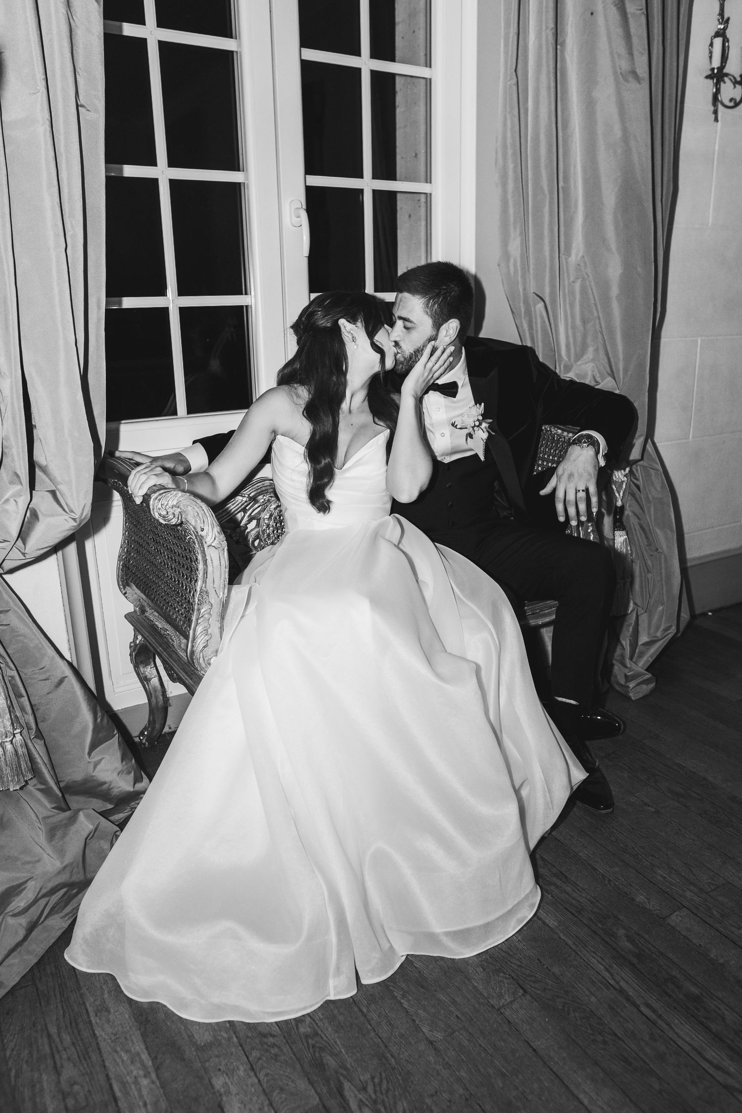 Château de la Couronne, Château de la Couronne is a breathtaking French château which was the back drop for this couples fairytale wedding.